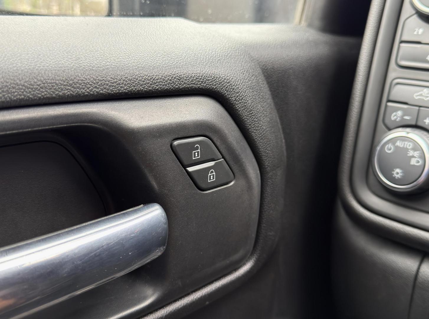 2021 WHITE /Black Chevrolet Silverado 2500HD Work Truck Regular Cab 4WD (1GC3YLE73MF) with an 6.6L V8 engine, Automatic transmission, located at 2990 Old Orchard Rd., Jackson, MO, 63755, 37.354214, -89.612106 - 2021 Chevrolet Silverado 2500HD 1-Owner 188xxx miles 4x4 6.6L V8 Automatic Backup Camera Bluetooth Cruise Power Windows/Locks/Mirrors We have financing available and we accept trades! Fill out a credit application on our website or come by today! If you have any questions, give us a call - Photo#25