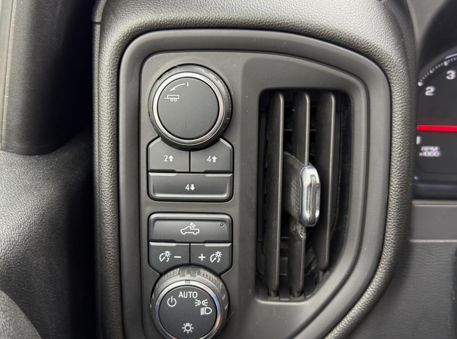 2021 WHITE /Black Chevrolet Silverado 2500HD Work Truck Regular Cab 4WD (1GC3YLE73MF) with an 6.6L V8 engine, Automatic transmission, located at 2990 Old Orchard Rd., Jackson, MO, 63755, 37.354214, -89.612106 - 2021 Chevrolet Silverado 2500HD 1-Owner 188xxx miles 4x4 6.6L V8 Automatic Backup Camera Bluetooth Cruise Power Windows/Locks/Mirrors We have financing available and we accept trades! Fill out a credit application on our website or come by today! If you have any questions, give us a call - Photo#2