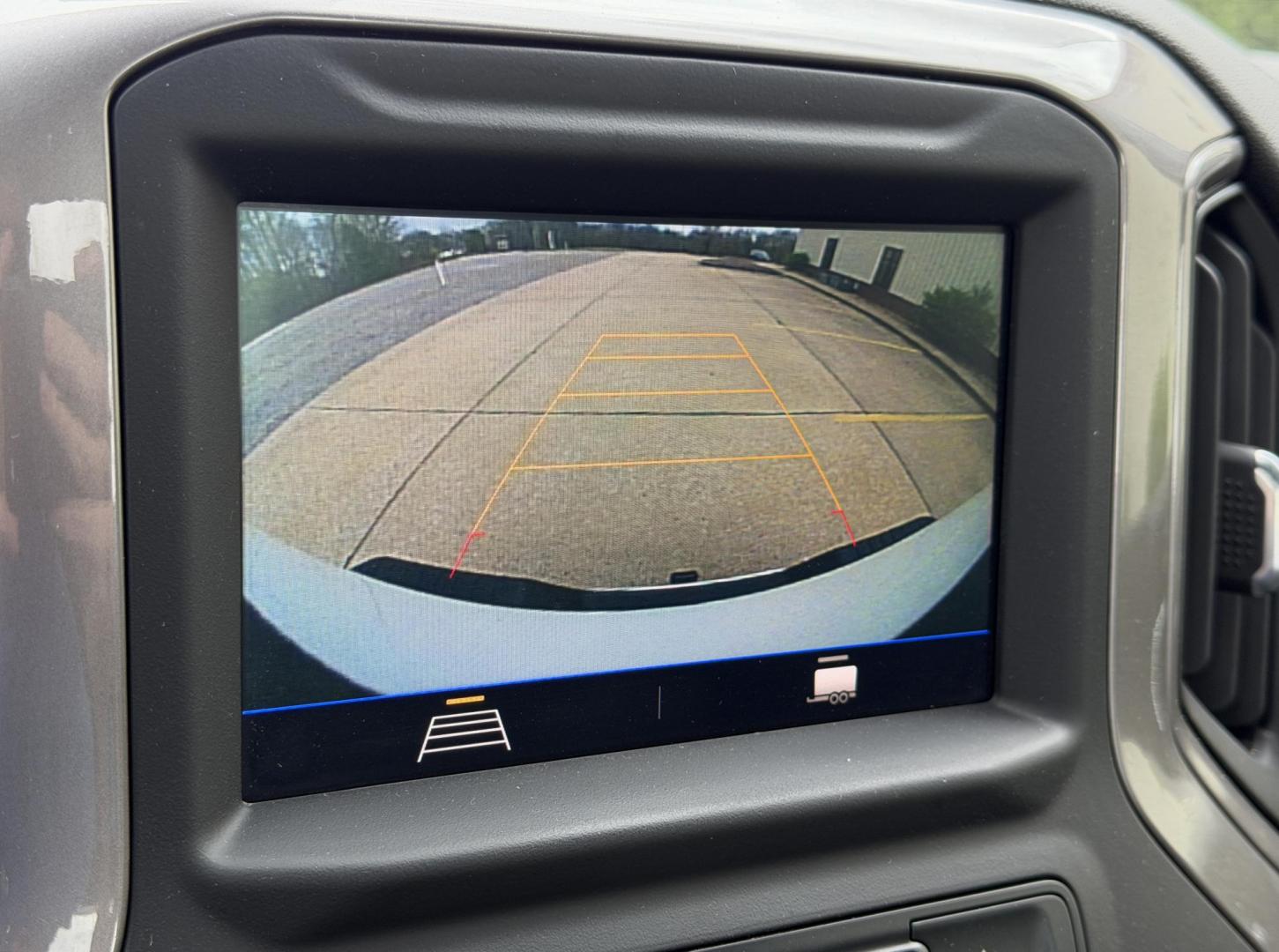 2021 WHITE /Black Chevrolet Silverado 2500HD Work Truck Regular Cab 4WD (1GC3YLE73MF) with an 6.6L V8 engine, Automatic transmission, located at 2990 Old Orchard Rd., Jackson, MO, 63755, 37.354214, -89.612106 - 2021 Chevrolet Silverado 2500HD 1-Owner 188xxx miles 4x4 6.6L V8 Automatic Backup Camera Bluetooth Cruise Power Windows/Locks/Mirrors We have financing available and we accept trades! Fill out a credit application on our website or come by today! If you have any questions, give us a call - Photo#3