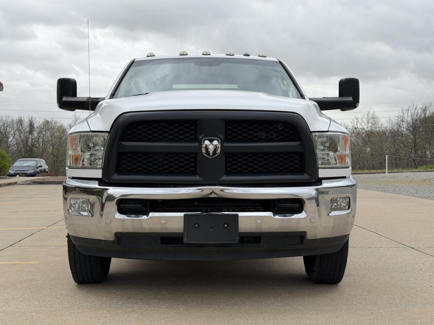 2018 WHITE /Gray RAM 3500 Crew Cab 4WD DRW (3C7WRTCLXJG) with an 6.7L I6 TURBO DIESEL engine, Automatic transmission, located at 2990 Old Orchard Rd., Jackson, MO, 63755, 37.354214, -89.612106 - 2018 Ram 3500 Heavy Duty Chassis 257xxx miles 4x4 6.7L I6 Turbo Diesel Automatic Backup Camera Bluetooth Cruise Power Windows/Locks/Mirrors We have financing available and we accept trades! Fill out a credit application on our website or come by today! If you have any questions, give us a - Photo#10