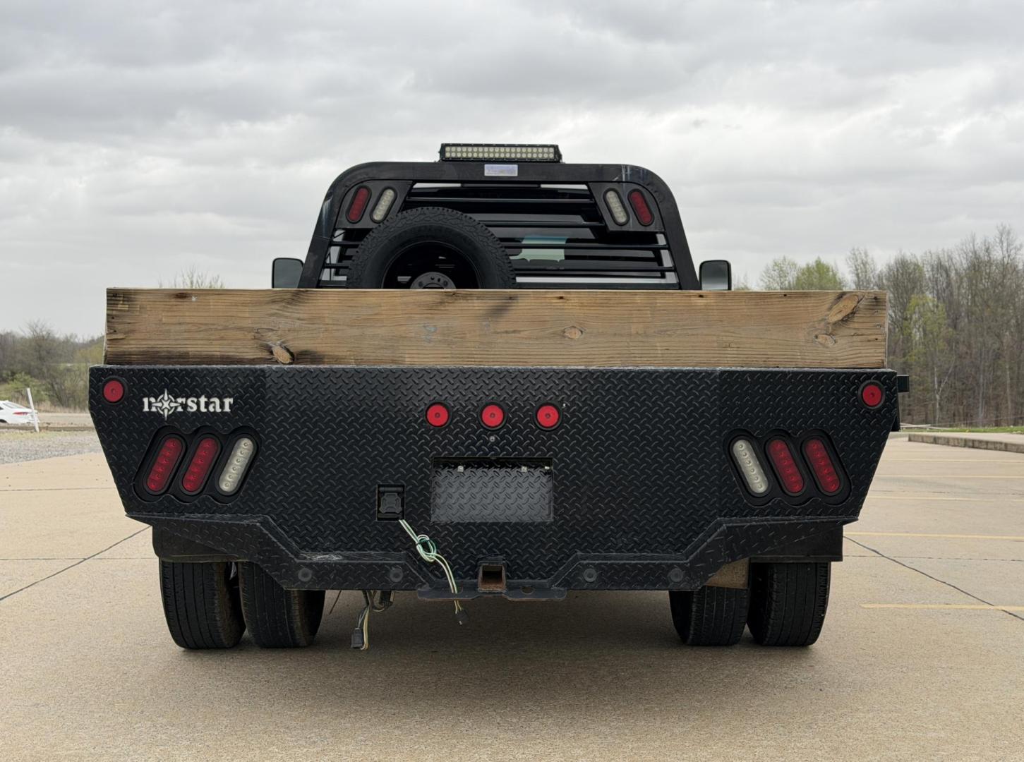 2018 WHITE /Gray RAM 3500 Crew Cab 4WD DRW (3C7WRTCLXJG) with an 6.7L I6 TURBO DIESEL engine, Automatic transmission, located at 2990 Old Orchard Rd., Jackson, MO, 63755, 37.354214, -89.612106 - 2018 Ram 3500 Heavy Duty Chassis 257xxx miles 4x4 6.7L I6 Turbo Diesel Automatic Backup Camera Bluetooth Cruise Power Windows/Locks/Mirrors We have financing available and we accept trades! Fill out a credit application on our website or come by today! If you have any questions, give us a - Photo#9