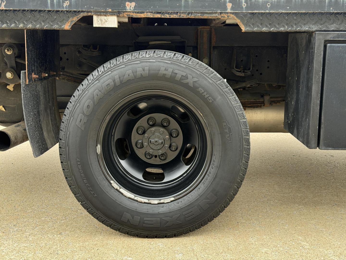 2018 WHITE /Gray RAM 3500 Crew Cab 4WD DRW (3C7WRTCLXJG) with an 6.7L I6 TURBO DIESEL engine, Automatic transmission, located at 2990 Old Orchard Rd., Jackson, MO, 63755, 37.354214, -89.612106 - 2018 Ram 3500 Heavy Duty Chassis 257xxx miles 4x4 6.7L I6 Turbo Diesel Automatic Backup Camera Bluetooth Cruise Power Windows/Locks/Mirrors We have financing available and we accept trades! Fill out a credit application on our website or come by today! If you have any questions, give us a - Photo#32