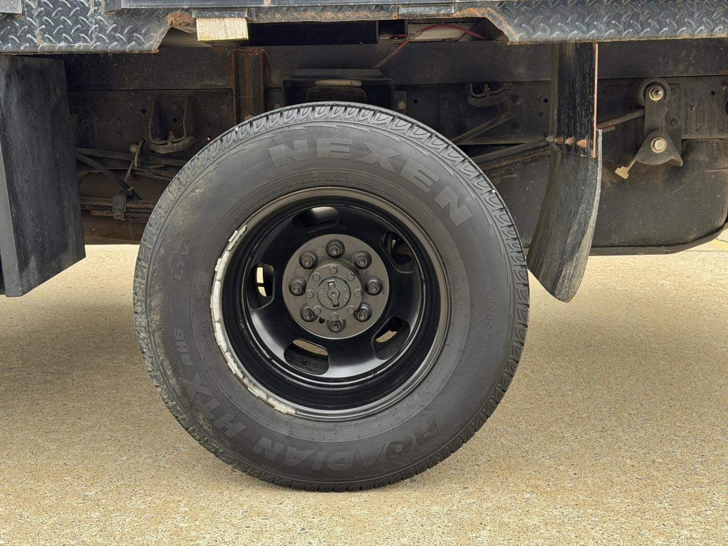 2018 WHITE /Gray RAM 3500 Crew Cab 4WD DRW (3C7WRTCLXJG) with an 6.7L I6 TURBO DIESEL engine, Automatic transmission, located at 2990 Old Orchard Rd., Jackson, MO, 63755, 37.354214, -89.612106 - 2018 Ram 3500 Heavy Duty Chassis 257xxx miles 4x4 6.7L I6 Turbo Diesel Automatic Backup Camera Bluetooth Cruise Power Windows/Locks/Mirrors We have financing available and we accept trades! Fill out a credit application on our website or come by today! If you have any questions, give us a - Photo#31