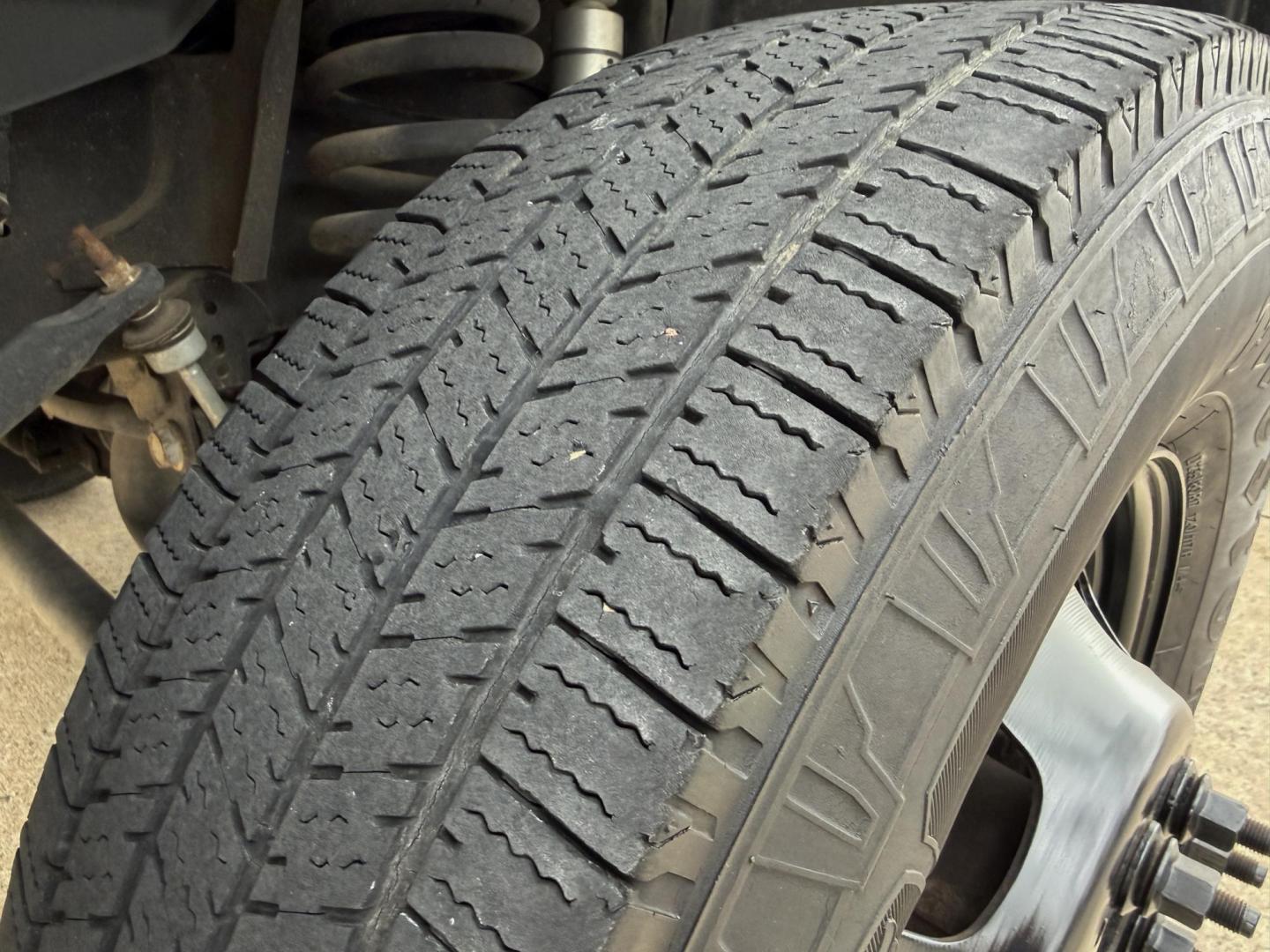 2018 WHITE /Gray RAM 3500 Crew Cab 4WD DRW (3C7WRTCLXJG) with an 6.7L I6 TURBO DIESEL engine, Automatic transmission, located at 2990 Old Orchard Rd., Jackson, MO, 63755, 37.354214, -89.612106 - 2018 Ram 3500 Heavy Duty Chassis 257xxx miles 4x4 6.7L I6 Turbo Diesel Automatic Backup Camera Bluetooth Cruise Power Windows/Locks/Mirrors We have financing available and we accept trades! Fill out a credit application on our website or come by today! If you have any questions, give us a - Photo#29