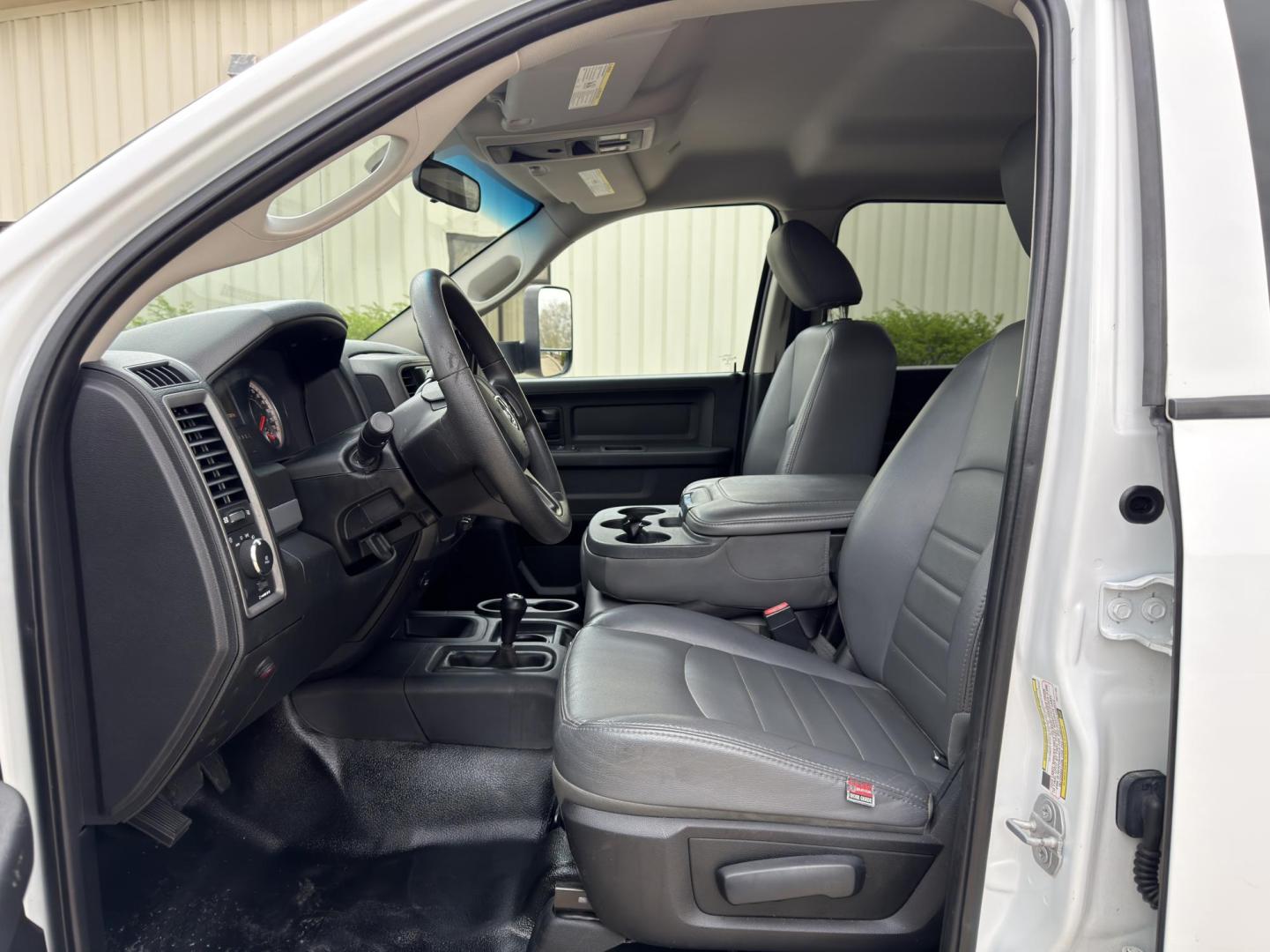 2018 WHITE /Gray RAM 3500 Crew Cab 4WD DRW (3C7WRTCLXJG) with an 6.7L I6 TURBO DIESEL engine, Automatic transmission, located at 2990 Old Orchard Rd., Jackson, MO, 63755, 37.354214, -89.612106 - 2018 Ram 3500 Heavy Duty Chassis 257xxx miles 4x4 6.7L I6 Turbo Diesel Automatic Backup Camera Bluetooth Cruise Power Windows/Locks/Mirrors We have financing available and we accept trades! Fill out a credit application on our website or come by today! If you have any questions, give us a - Photo#12