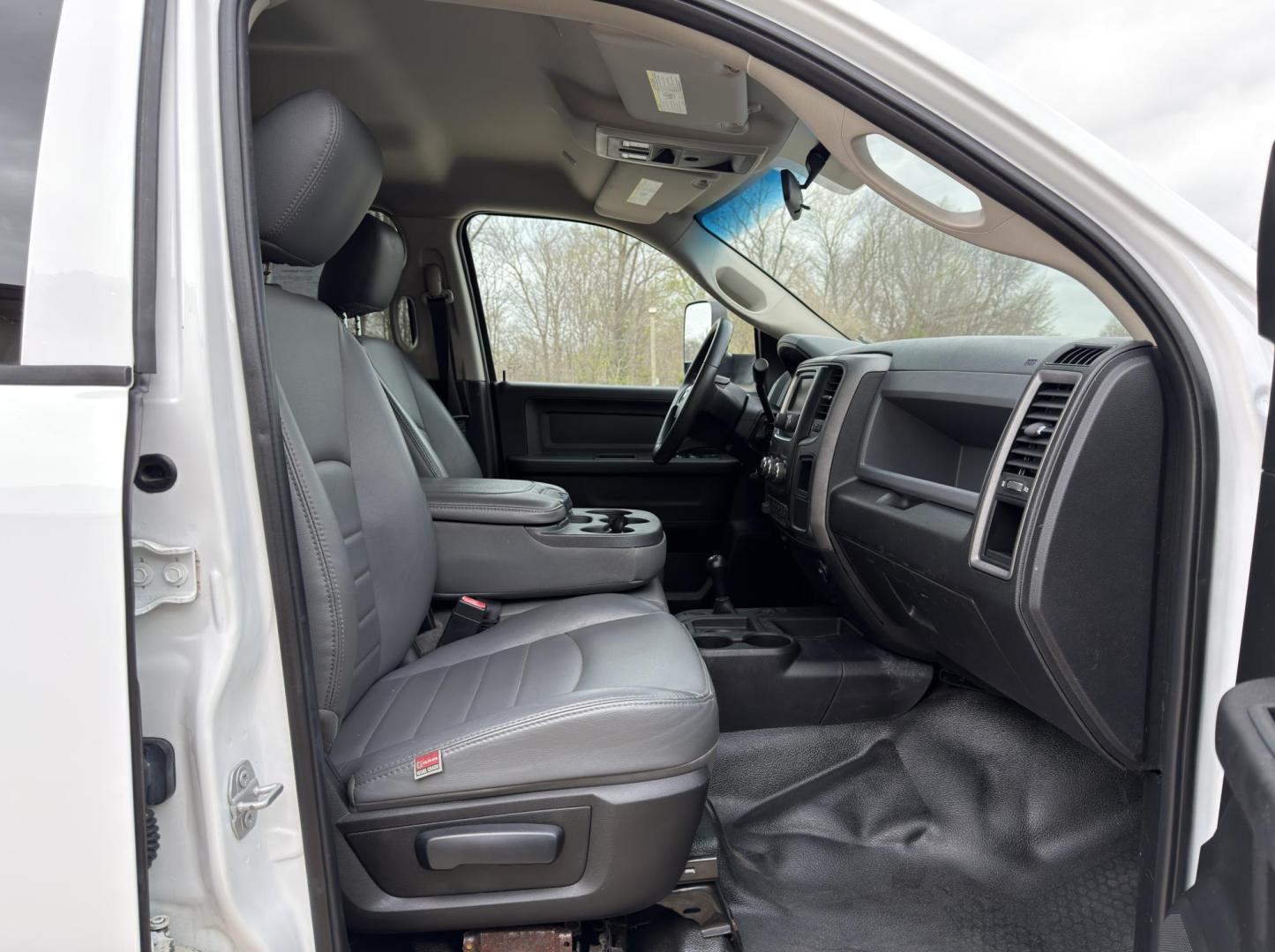 2018 WHITE /Gray RAM 3500 Crew Cab 4WD DRW (3C7WRTCLXJG) with an 6.7L I6 TURBO DIESEL engine, Automatic transmission, located at 2990 Old Orchard Rd., Jackson, MO, 63755, 37.354214, -89.612106 - 2018 Ram 3500 Heavy Duty Chassis 257xxx miles 4x4 6.7L I6 Turbo Diesel Automatic Backup Camera Bluetooth Cruise Power Windows/Locks/Mirrors We have financing available and we accept trades! Fill out a credit application on our website or come by today! If you have any questions, give us a - Photo#14