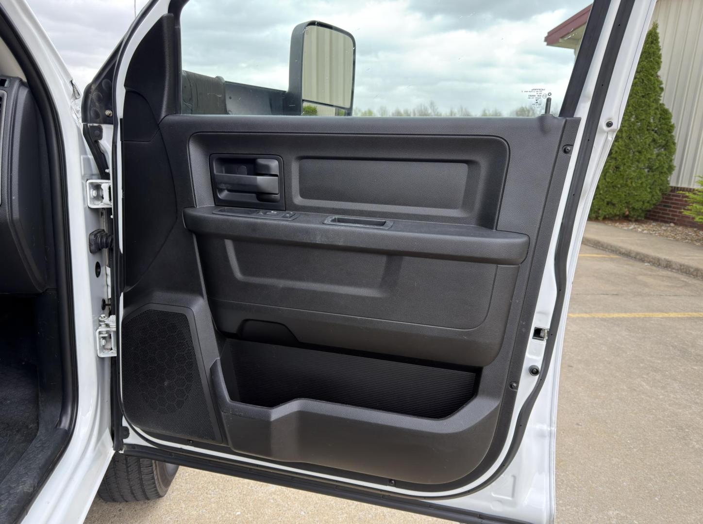 2018 WHITE /Gray RAM 3500 Crew Cab 4WD DRW (3C7WRTCLXJG) with an 6.7L I6 TURBO DIESEL engine, Automatic transmission, located at 2990 Old Orchard Rd., Jackson, MO, 63755, 37.354214, -89.612106 - 2018 Ram 3500 Heavy Duty Chassis 257xxx miles 4x4 6.7L I6 Turbo Diesel Automatic Backup Camera Bluetooth Cruise Power Windows/Locks/Mirrors We have financing available and we accept trades! Fill out a credit application on our website or come by today! If you have any questions, give us a - Photo#13