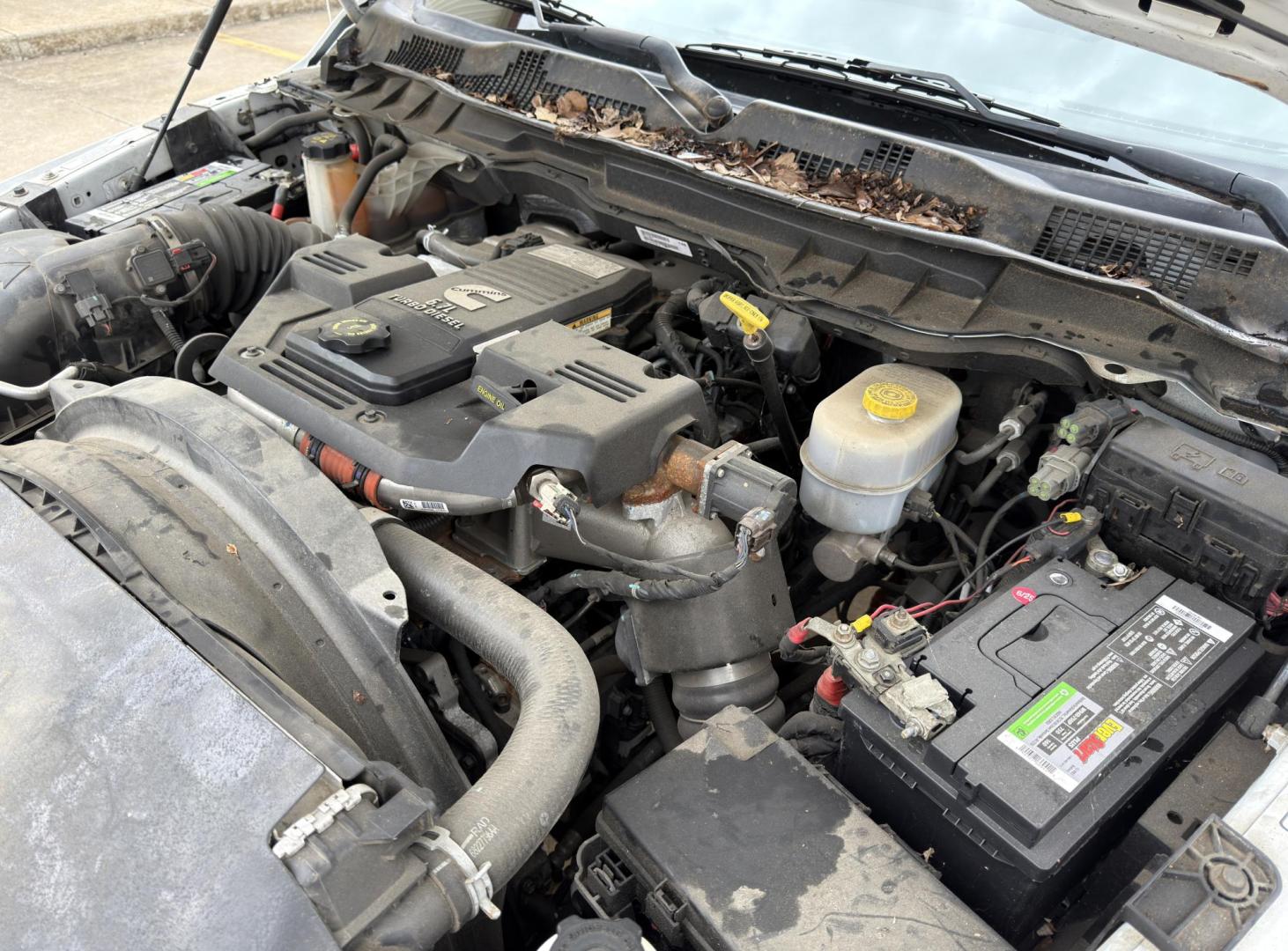 2018 WHITE /Gray RAM 3500 Crew Cab 4WD DRW (3C7WRTCLXJG) with an 6.7L I6 TURBO DIESEL engine, Automatic transmission, located at 2990 Old Orchard Rd., Jackson, MO, 63755, 37.354214, -89.612106 - 2018 Ram 3500 Heavy Duty Chassis 257xxx miles 4x4 6.7L I6 Turbo Diesel Automatic Backup Camera Bluetooth Cruise Power Windows/Locks/Mirrors We have financing available and we accept trades! Fill out a credit application on our website or come by today! If you have any questions, give us a - Photo#28