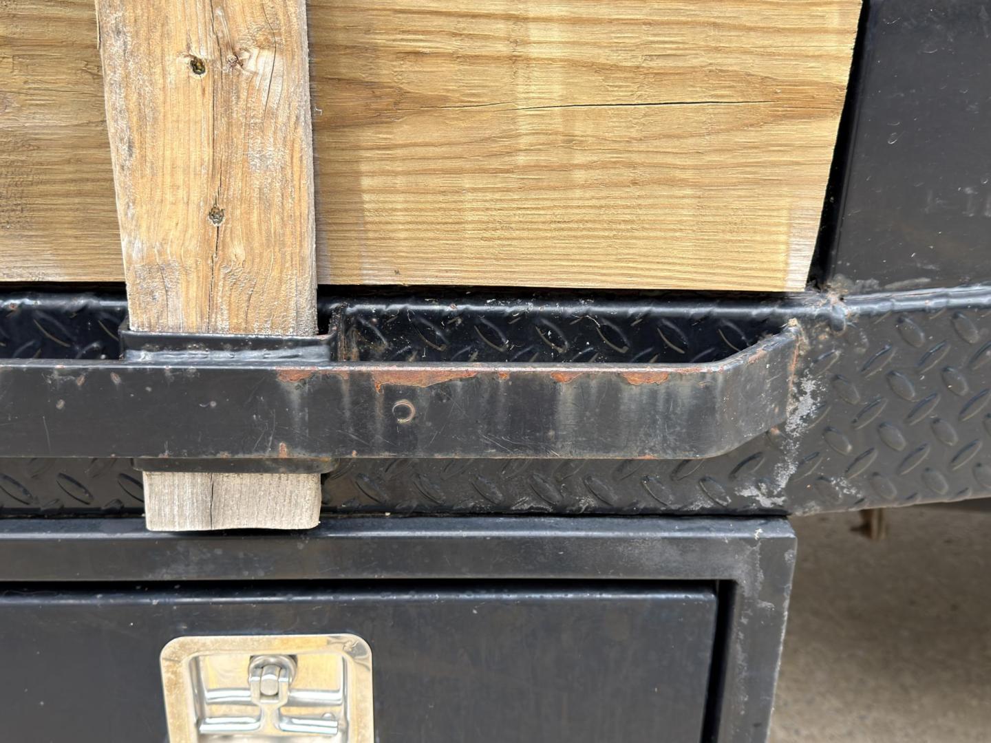 2018 WHITE /Gray RAM 3500 Crew Cab 4WD DRW (3C7WRTCLXJG) with an 6.7L I6 TURBO DIESEL engine, Automatic transmission, located at 2990 Old Orchard Rd., Jackson, MO, 63755, 37.354214, -89.612106 - 2018 Ram 3500 Heavy Duty Chassis 257xxx miles 4x4 6.7L I6 Turbo Diesel Automatic Backup Camera Bluetooth Cruise Power Windows/Locks/Mirrors We have financing available and we accept trades! Fill out a credit application on our website or come by today! If you have any questions, give us a - Photo#39