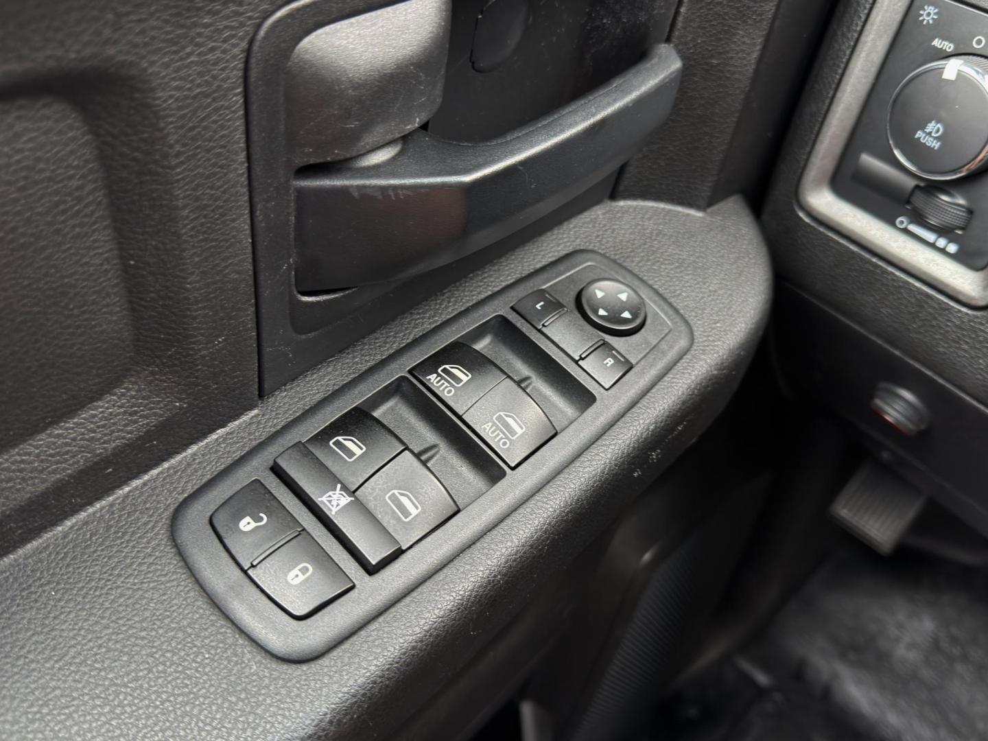 2018 WHITE /Gray RAM 3500 Crew Cab 4WD DRW (3C7WRTCLXJG) with an 6.7L I6 TURBO DIESEL engine, Automatic transmission, located at 2990 Old Orchard Rd., Jackson, MO, 63755, 37.354214, -89.612106 - 2018 Ram 3500 Heavy Duty Chassis 257xxx miles 4x4 6.7L I6 Turbo Diesel Automatic Backup Camera Bluetooth Cruise Power Windows/Locks/Mirrors We have financing available and we accept trades! Fill out a credit application on our website or come by today! If you have any questions, give us a - Photo#27