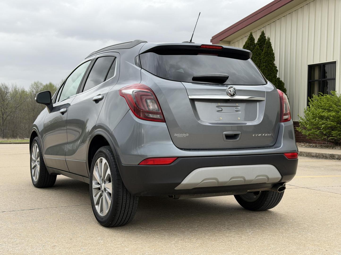 2019 GRAY /Black Buick Encore Preferred FWD (KL4CJASB8KB) with an 1.4L 4 Cyl. TURBO engine, Automatic transmission, located at 2990 Old Orchard Rd., Jackson, MO, 63755, 37.354214, -89.612106 - 2019 Buick Encore Preferred 112xxx miles Front Wheel Drive 1.4L 4 Cyl. Automatic Backup Camera Power Driver Seat Bluetooth Cruise Power Windows/Locks/Mirrors We have financing available and we accept trades! Fill out a credit application on our website or come by today! If you have any qu - Photo#8