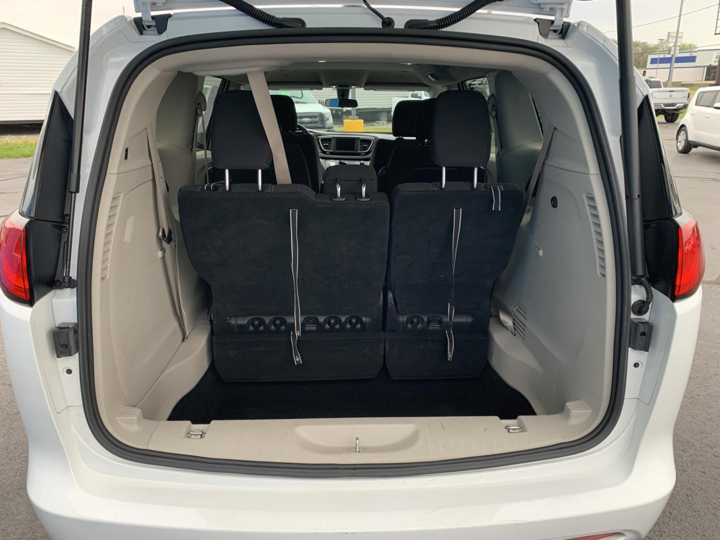 2022 WHITE /BLACK Chrysler Voyager LX (2C4RC1CG7NR) with an 3.6L V6 DOHC 24V engine, Automatic transmission, located at 506 S. Kingshighway, Cape Girardeau, MO, 63703, (573) 235-5000, 37.294991, -89.553635 - 2022 Chrysler Voyager LX One Owner 79,xxx miles CarPlay Heated Seats Heated Steering Wheel Power sliding doors Bluetooth Cruise Backup Camera We have financing available and we accept trades! Fill out a credit application on our website or come by today! If you have any questions, give - Photo#7