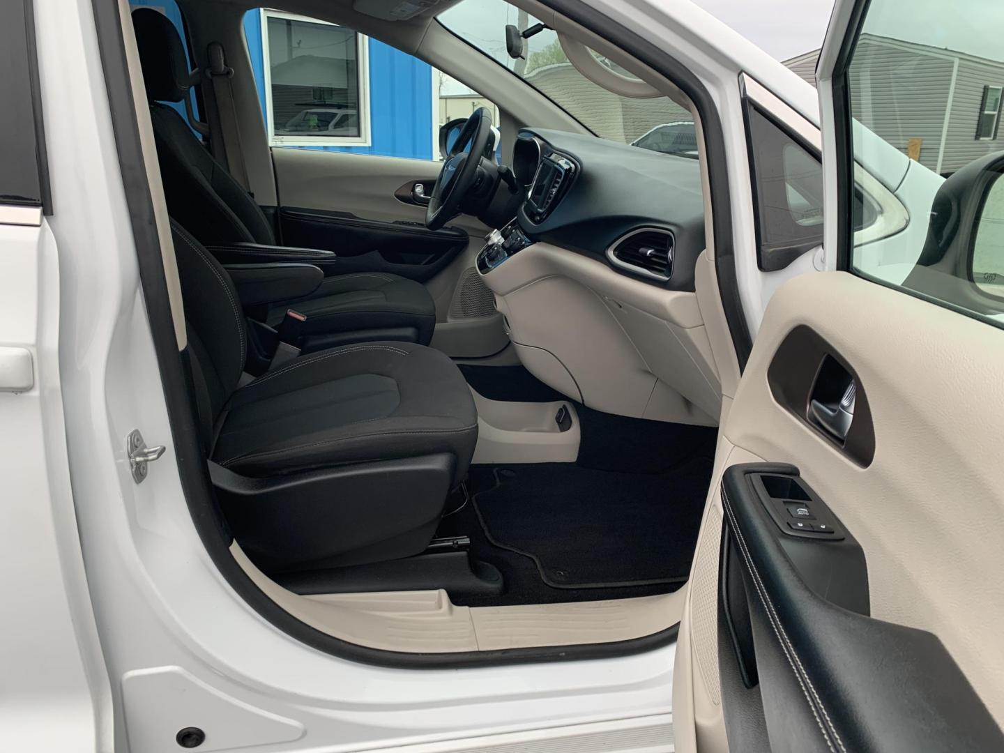 2022 WHITE /BLACK Chrysler Voyager LX (2C4RC1CG7NR) with an 3.6L V6 DOHC 24V engine, Automatic transmission, located at 506 S. Kingshighway, Cape Girardeau, MO, 63703, (573) 235-5000, 37.294991, -89.553635 - 2022 Chrysler Voyager LX One Owner 79,xxx miles CarPlay Heated Seats Heated Steering Wheel Power sliding doors Bluetooth Cruise Backup Camera We have financing available and we accept trades! Fill out a credit application on our website or come by today! If you have any questions, give - Photo#11