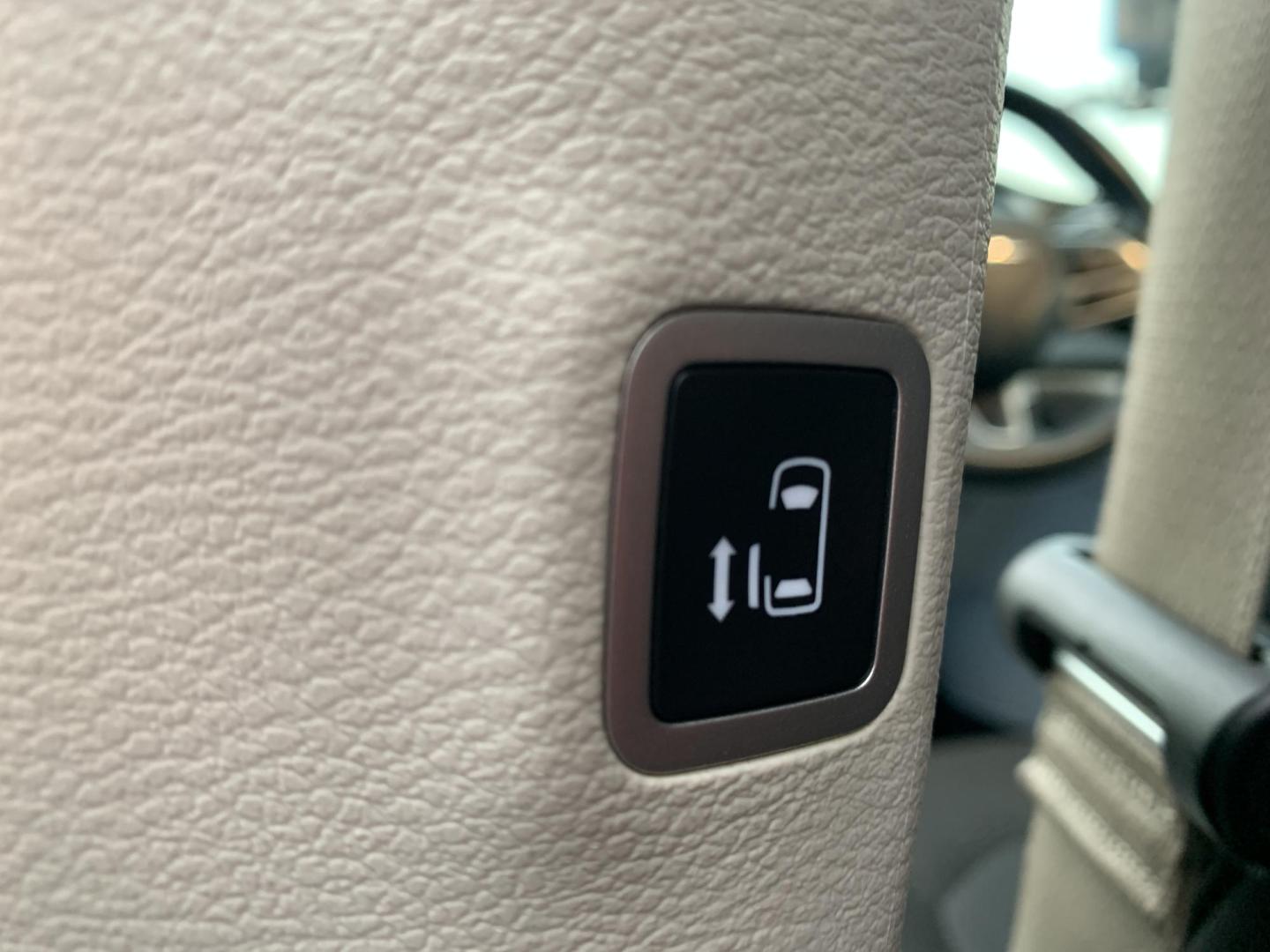 2022 WHITE /BLACK Chrysler Voyager LX (2C4RC1CG7NR) with an 3.6L V6 DOHC 24V engine, Automatic transmission, located at 506 S. Kingshighway, Cape Girardeau, MO, 63703, (573) 235-5000, 37.294991, -89.553635 - 2022 Chrysler Voyager LX One Owner 79,xxx miles CarPlay Heated Seats Heated Steering Wheel Power sliding doors Bluetooth Cruise Backup Camera We have financing available and we accept trades! Fill out a credit application on our website or come by today! If you have any questions, give - Photo#17