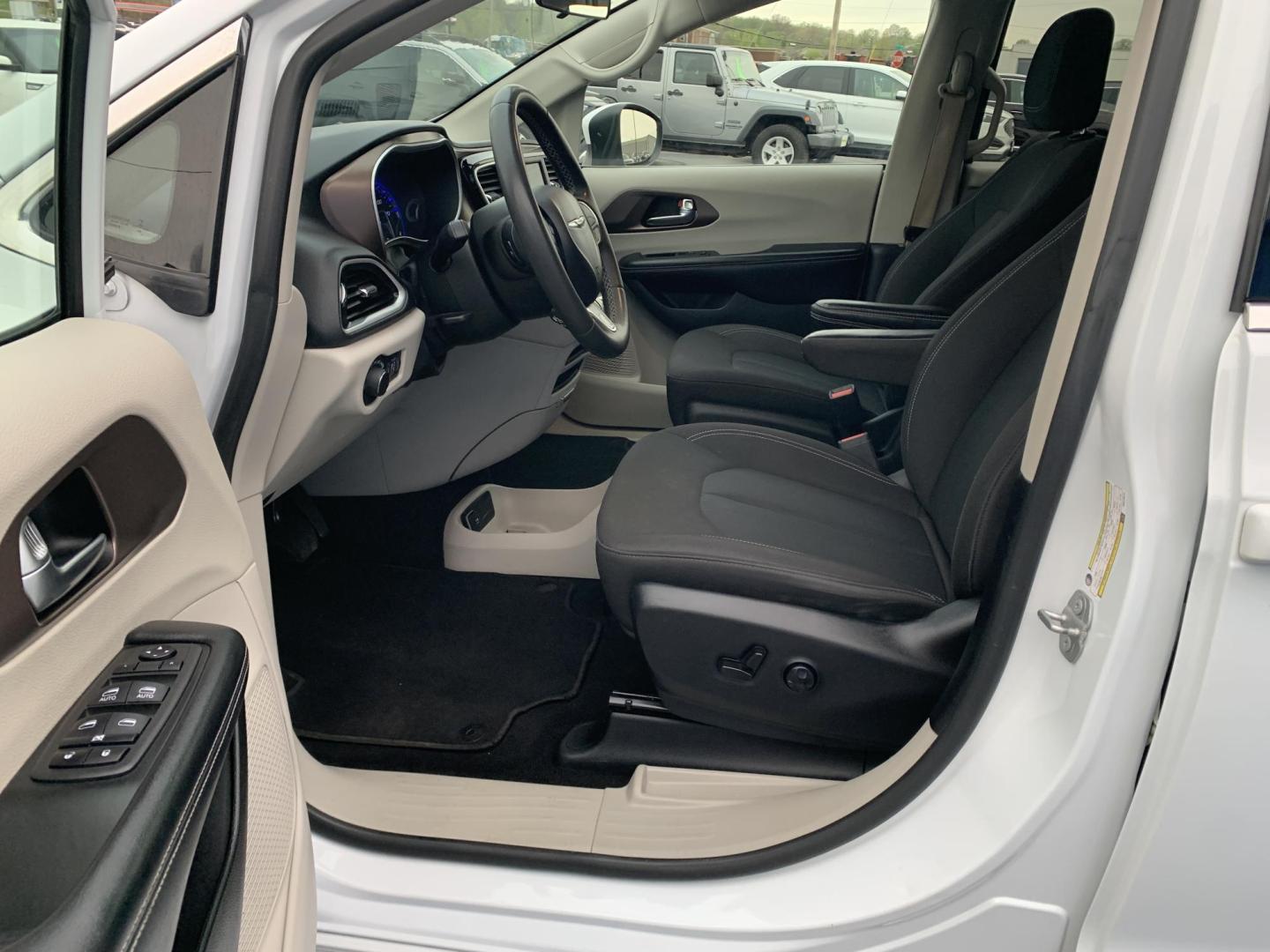 2022 WHITE /BLACK Chrysler Voyager LX (2C4RC1CG7NR) with an 3.6L V6 DOHC 24V engine, Automatic transmission, located at 506 S. Kingshighway, Cape Girardeau, MO, 63703, (573) 235-5000, 37.294991, -89.553635 - 2022 Chrysler Voyager LX One Owner 79,xxx miles CarPlay Heated Seats Heated Steering Wheel Power sliding doors Bluetooth Cruise Backup Camera We have financing available and we accept trades! Fill out a credit application on our website or come by today! If you have any questions, give - Photo#19