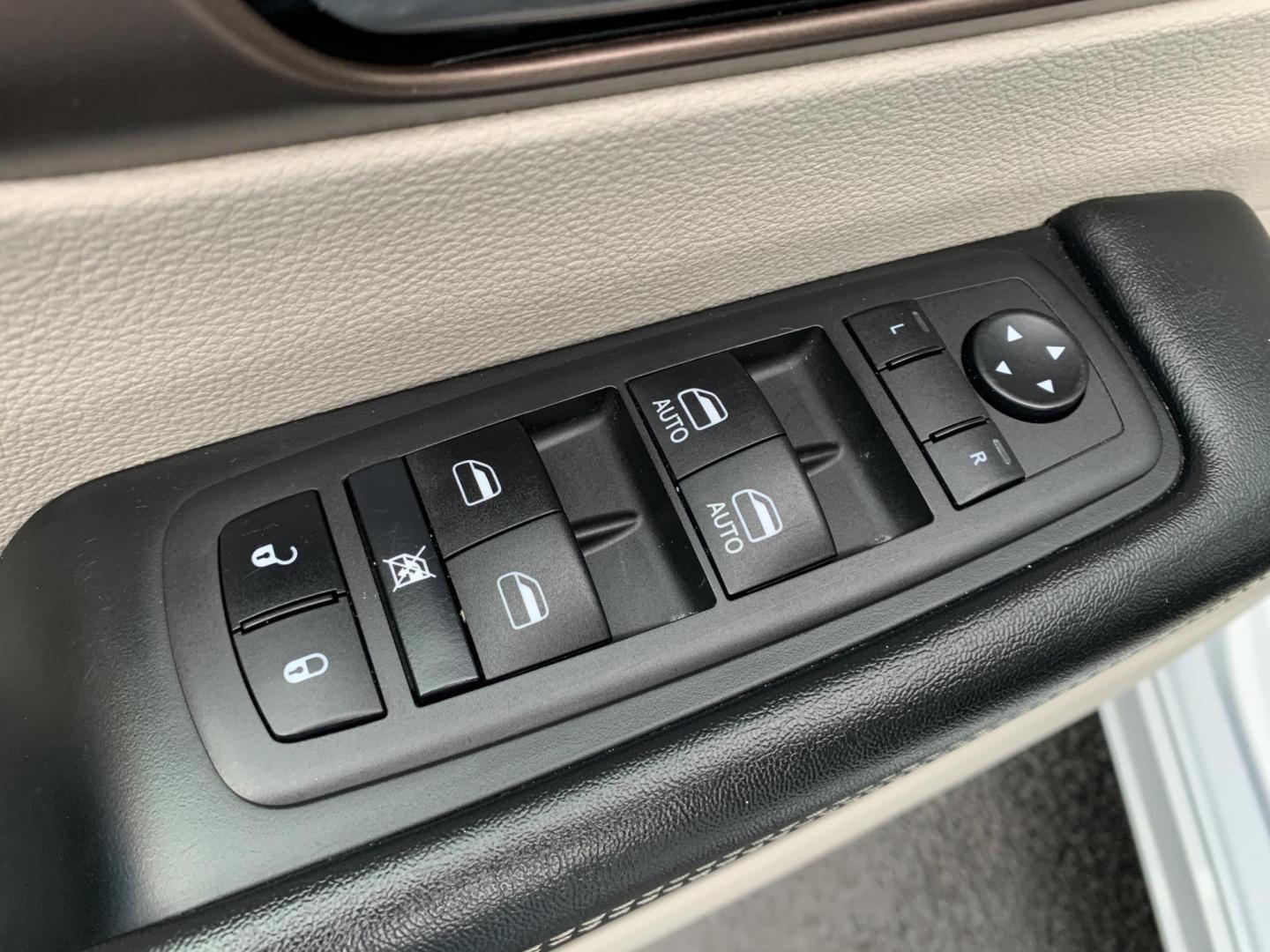 2022 WHITE /BLACK Chrysler Voyager LX (2C4RC1CG7NR) with an 3.6L V6 DOHC 24V engine, Automatic transmission, located at 506 S. Kingshighway, Cape Girardeau, MO, 63703, (573) 235-5000, 37.294991, -89.553635 - 2022 Chrysler Voyager LX One Owner 79,xxx miles CarPlay Heated Seats Heated Steering Wheel Power sliding doors Bluetooth Cruise Backup Camera We have financing available and we accept trades! Fill out a credit application on our website or come by today! If you have any questions, give - Photo#20