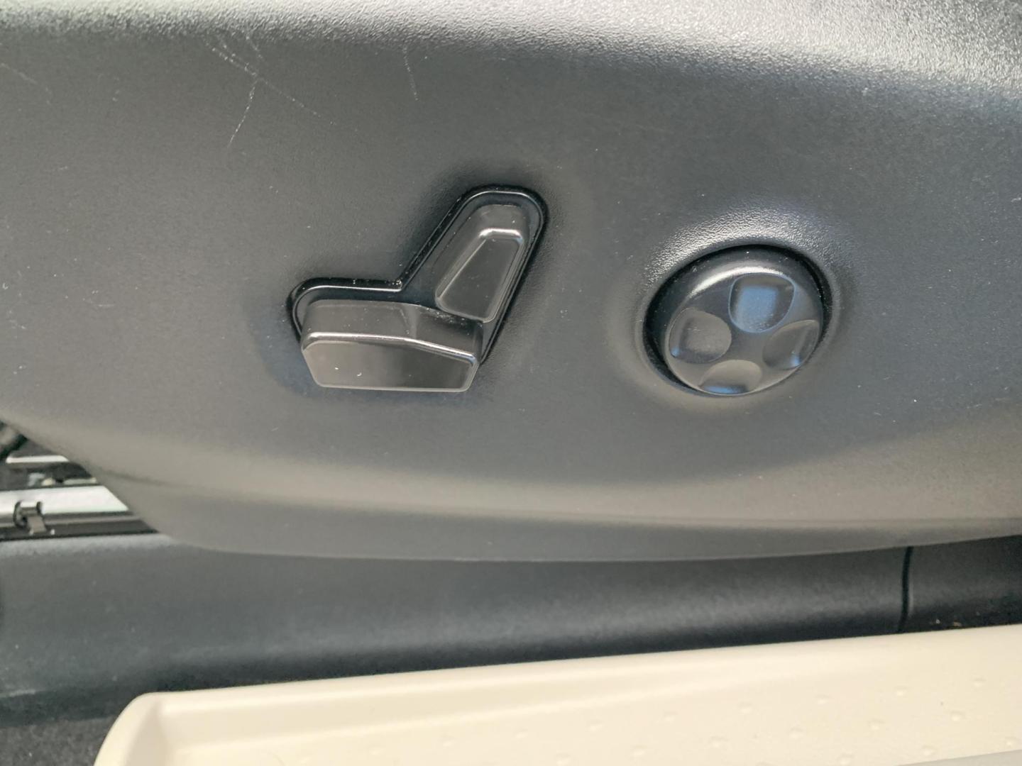 2022 WHITE /BLACK Chrysler Voyager LX (2C4RC1CG7NR) with an 3.6L V6 DOHC 24V engine, Automatic transmission, located at 506 S. Kingshighway, Cape Girardeau, MO, 63703, (573) 235-5000, 37.294991, -89.553635 - 2022 Chrysler Voyager LX One Owner 79,xxx miles CarPlay Heated Seats Heated Steering Wheel Power sliding doors Bluetooth Cruise Backup Camera We have financing available and we accept trades! Fill out a credit application on our website or come by today! If you have any questions, give - Photo#21