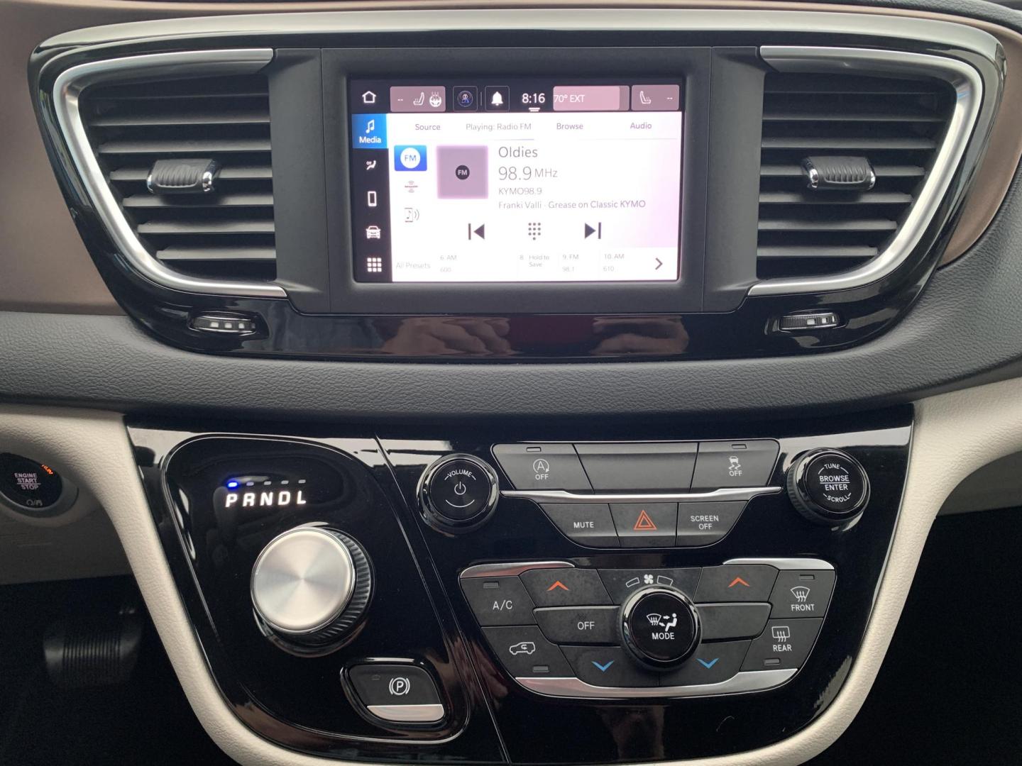 2022 WHITE /BLACK Chrysler Voyager LX (2C4RC1CG7NR) with an 3.6L V6 DOHC 24V engine, Automatic transmission, located at 506 S. Kingshighway, Cape Girardeau, MO, 63703, (573) 235-5000, 37.294991, -89.553635 - 2022 Chrysler Voyager LX One Owner 79,xxx miles CarPlay Heated Seats Heated Steering Wheel Power sliding doors Bluetooth Cruise Backup Camera We have financing available and we accept trades! Fill out a credit application on our website or come by today! If you have any questions, give - Photo#27