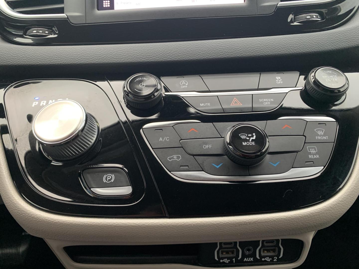 2022 WHITE /BLACK Chrysler Voyager LX (2C4RC1CG7NR) with an 3.6L V6 DOHC 24V engine, Automatic transmission, located at 506 S. Kingshighway, Cape Girardeau, MO, 63703, (573) 235-5000, 37.294991, -89.553635 - 2022 Chrysler Voyager LX One Owner 79,xxx miles CarPlay Heated Seats Heated Steering Wheel Power sliding doors Bluetooth Cruise Backup Camera We have financing available and we accept trades! Fill out a credit application on our website or come by today! If you have any questions, give - Photo#28