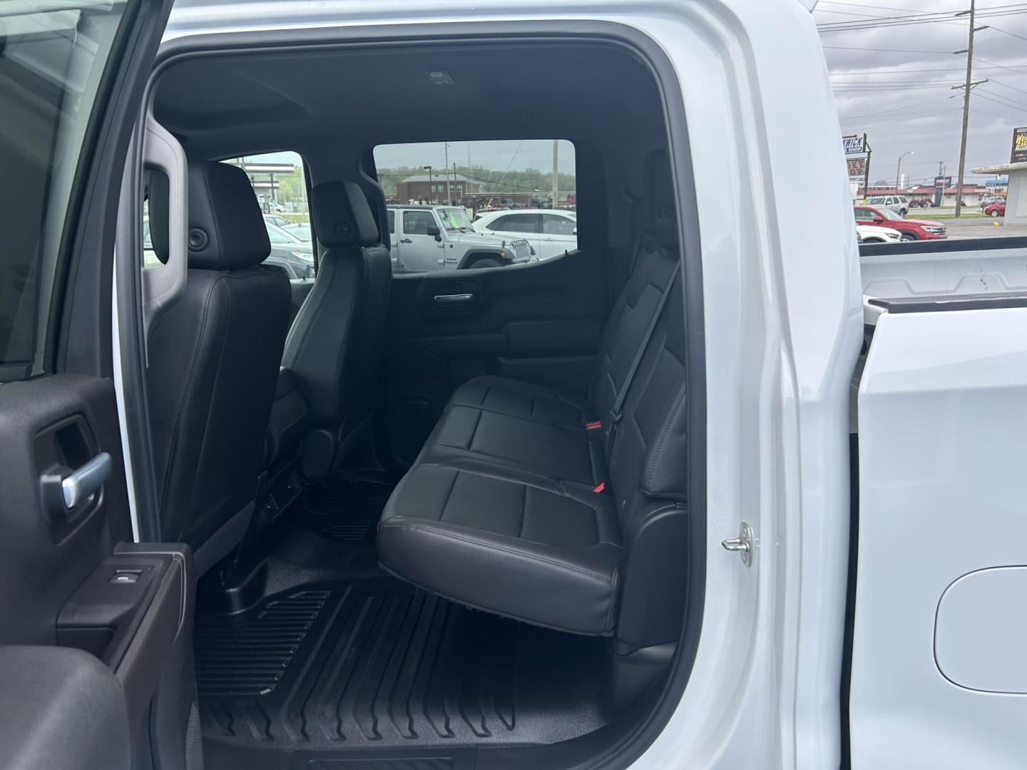2020 WHITE /Black Chevrolet Silverado 1500 Work Truck Crew Cab Short Box 2WD (3GCPWAEF8LG) with an 5.3L V8 OHV 16V engine, 6A transmission, located at 506 S. Kingshighway, Cape Girardeau, MO, 63703, (573) 235-5000, 37.294991, -89.553635 - 2020 Chevrolet Silverado 1500 140xxx miles 5.3L V8 Automatic Power Driver Seat Backup Camera Bluetooth Cruise Power Windows/Locks/Mirrors We have financing available and we accept trades! Fill out a credit application on our website or come by today! If you have any questions, give us a c - Photo#16