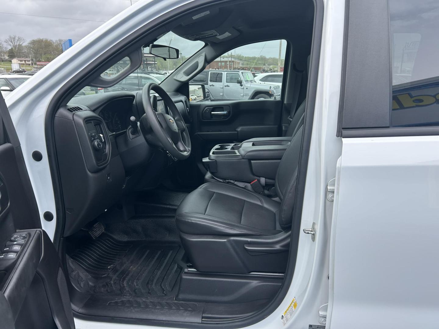 2020 WHITE /Black Chevrolet Silverado 1500 Work Truck Crew Cab Short Box 2WD (3GCPWAEF8LG) with an 5.3L V8 OHV 16V engine, 6A transmission, located at 506 S. Kingshighway, Cape Girardeau, MO, 63703, (573) 235-5000, 37.294991, -89.553635 - 2020 Chevrolet Silverado 1500 140xxx miles 5.3L V8 Automatic Power Driver Seat Backup Camera Bluetooth Cruise Power Windows/Locks/Mirrors We have financing available and we accept trades! Fill out a credit application on our website or come by today! If you have any questions, give us a c - Photo#18