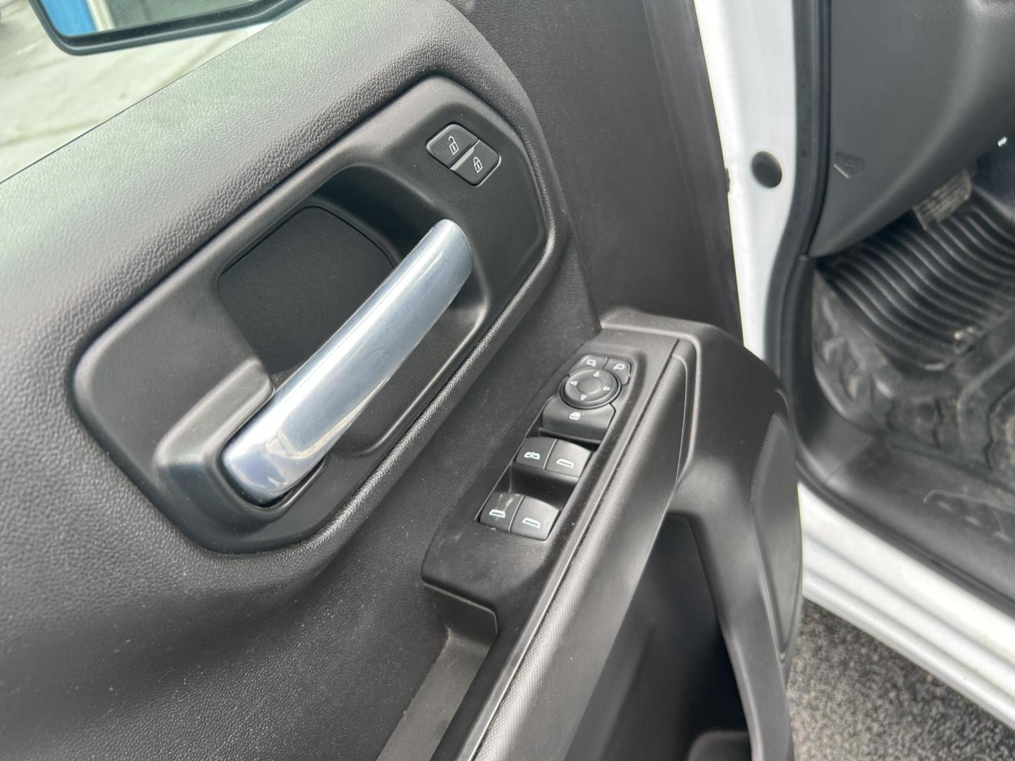 2020 WHITE /Black Chevrolet Silverado 1500 Work Truck Crew Cab Short Box 2WD (3GCPWAEF8LG) with an 5.3L V8 OHV 16V engine, 6A transmission, located at 506 S. Kingshighway, Cape Girardeau, MO, 63703, (573) 235-5000, 37.294991, -89.553635 - 2020 Chevrolet Silverado 1500 140xxx miles 5.3L V8 Automatic Power Driver Seat Backup Camera Bluetooth Cruise Power Windows/Locks/Mirrors We have financing available and we accept trades! Fill out a credit application on our website or come by today! If you have any questions, give us a c - Photo#19