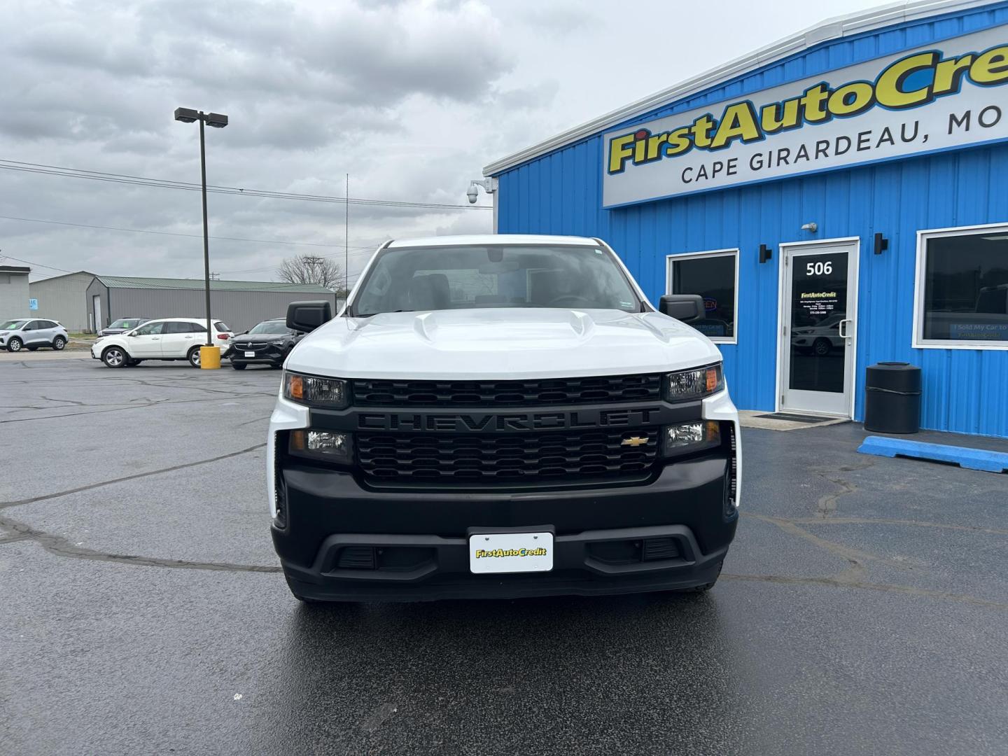 2020 WHITE /Black Chevrolet Silverado 1500 Work Truck Crew Cab Short Box 2WD (3GCPWAEF8LG) with an 5.3L V8 OHV 16V engine, 6A transmission, located at 506 S. Kingshighway, Cape Girardeau, MO, 63703, (573) 235-5000, 37.294991, -89.553635 - 2020 Chevrolet Silverado 1500 140xxx miles 5.3L V8 Automatic Power Driver Seat Backup Camera Bluetooth Cruise Power Windows/Locks/Mirrors We have financing available and we accept trades! Fill out a credit application on our website or come by today! If you have any questions, give us a c - Photo#3