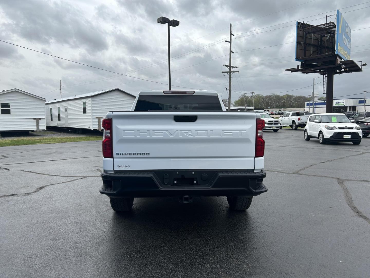 2020 WHITE /Black Chevrolet Silverado 1500 Work Truck Crew Cab Short Box 2WD (3GCPWAEF8LG) with an 5.3L V8 OHV 16V engine, 6A transmission, located at 506 S. Kingshighway, Cape Girardeau, MO, 63703, (573) 235-5000, 37.294991, -89.553635 - 2020 Chevrolet Silverado 1500 140xxx miles 5.3L V8 Automatic Power Driver Seat Backup Camera Bluetooth Cruise Power Windows/Locks/Mirrors We have financing available and we accept trades! Fill out a credit application on our website or come by today! If you have any questions, give us a c - Photo#7