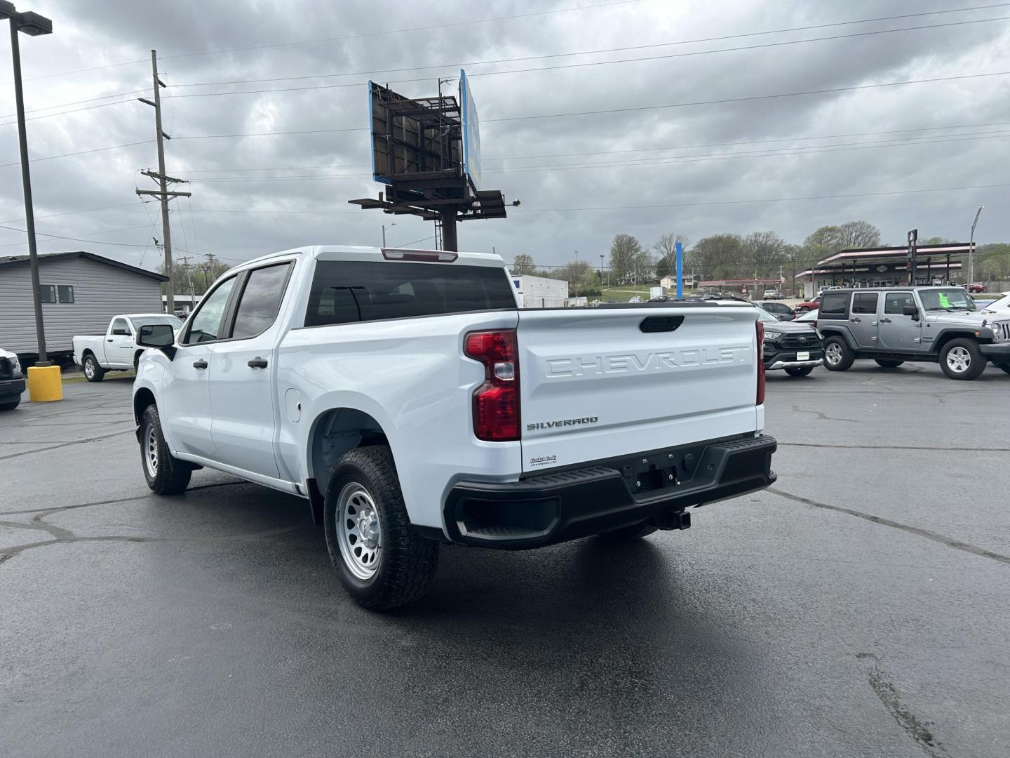 2020 WHITE /Black Chevrolet Silverado 1500 Work Truck Crew Cab Short Box 2WD (3GCPWAEF8LG) with an 5.3L V8 OHV 16V engine, 6A transmission, located at 506 S. Kingshighway, Cape Girardeau, MO, 63703, (573) 235-5000, 37.294991, -89.553635 - 2020 Chevrolet Silverado 1500 140xxx miles 5.3L V8 Automatic Power Driver Seat Backup Camera Bluetooth Cruise Power Windows/Locks/Mirrors We have financing available and we accept trades! Fill out a credit application on our website or come by today! If you have any questions, give us a c - Photo#6
