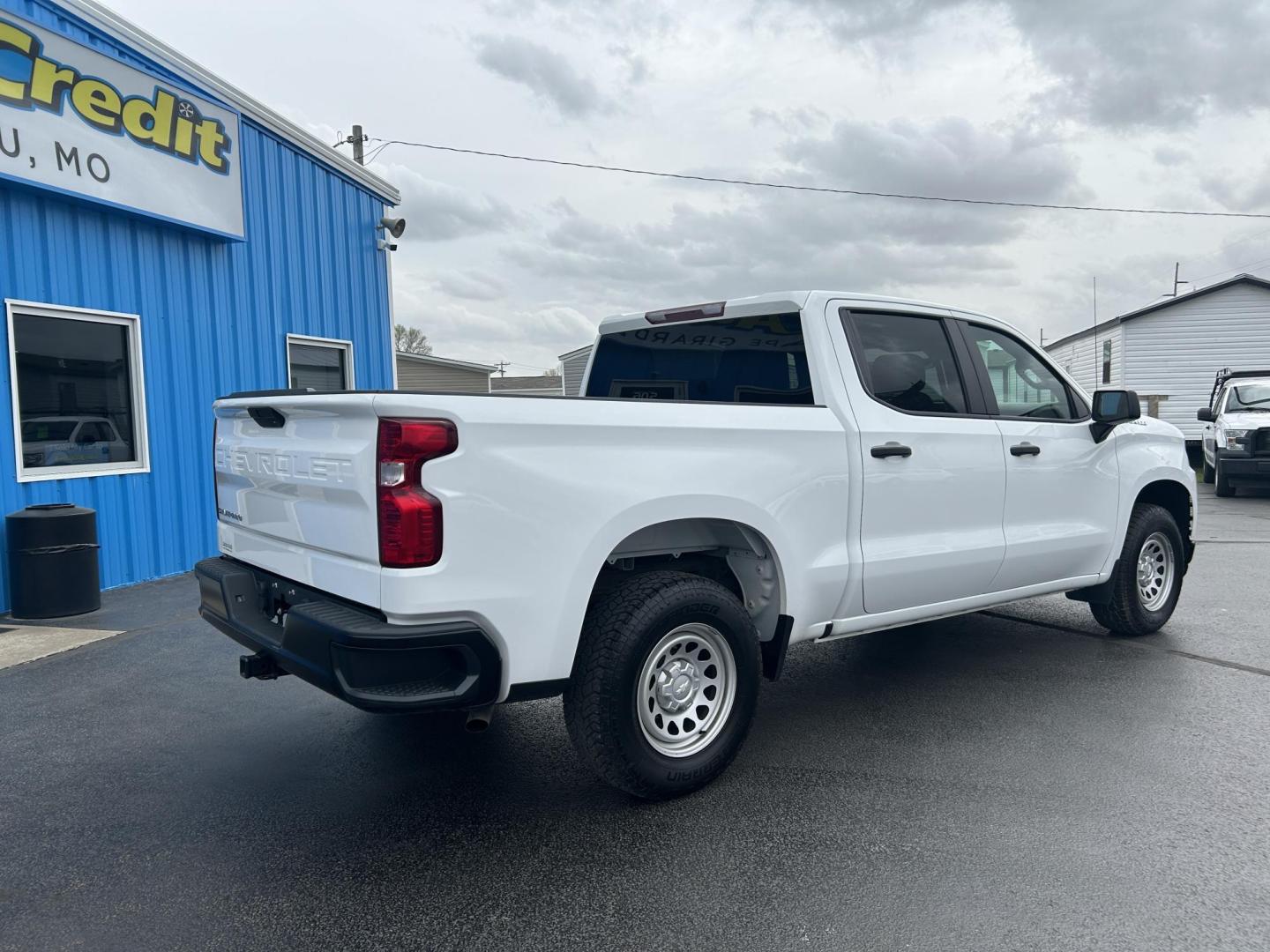 2020 WHITE /Black Chevrolet Silverado 1500 Work Truck Crew Cab Short Box 2WD (3GCPWAEF8LG) with an 5.3L V8 OHV 16V engine, 6A transmission, located at 506 S. Kingshighway, Cape Girardeau, MO, 63703, (573) 235-5000, 37.294991, -89.553635 - 2020 Chevrolet Silverado 1500 140xxx miles 5.3L V8 Automatic Power Driver Seat Backup Camera Bluetooth Cruise Power Windows/Locks/Mirrors We have financing available and we accept trades! Fill out a credit application on our website or come by today! If you have any questions, give us a c - Photo#8