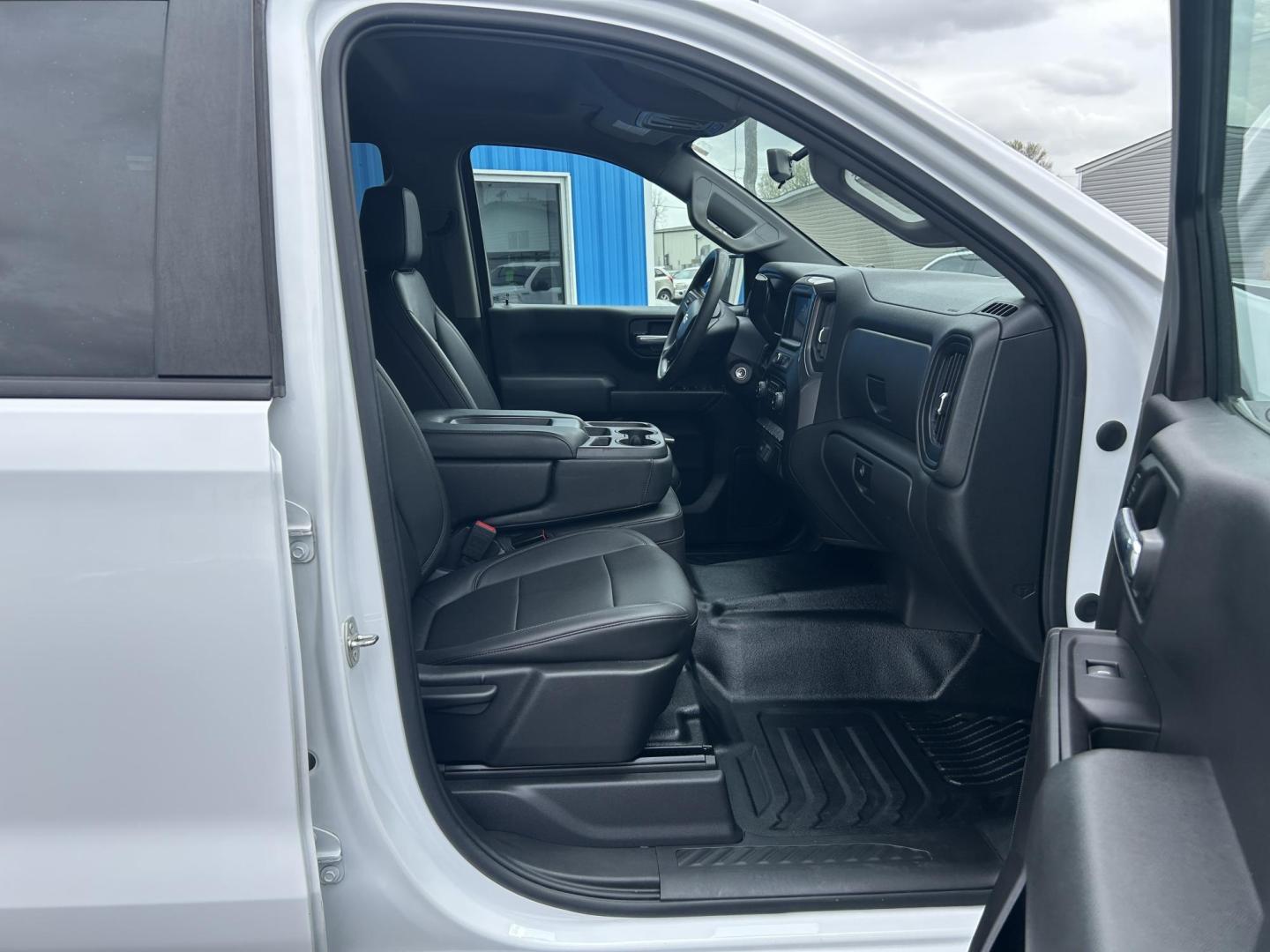 2020 WHITE /Black Chevrolet Silverado 1500 Work Truck Crew Cab Short Box 2WD (3GCPWAEF8LG) with an 5.3L V8 OHV 16V engine, 6A transmission, located at 506 S. Kingshighway, Cape Girardeau, MO, 63703, (573) 235-5000, 37.294991, -89.553635 - 2020 Chevrolet Silverado 1500 140xxx miles 5.3L V8 Automatic Power Driver Seat Backup Camera Bluetooth Cruise Power Windows/Locks/Mirrors We have financing available and we accept trades! Fill out a credit application on our website or come by today! If you have any questions, give us a c - Photo#11