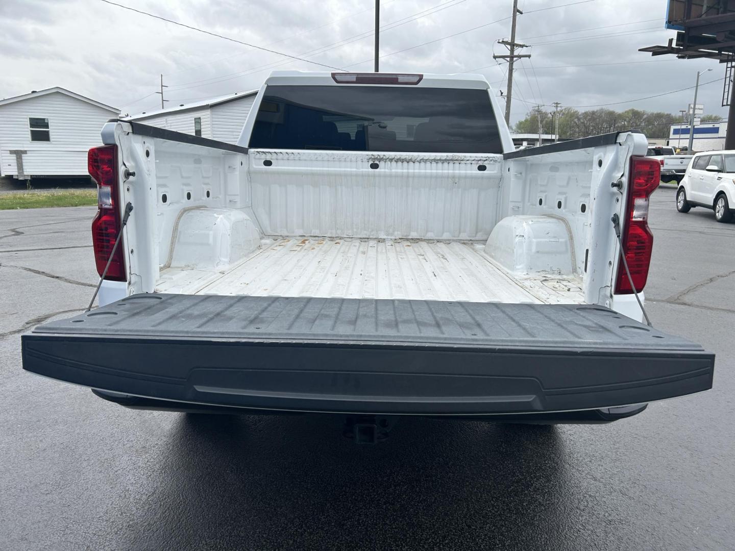 2020 WHITE /Black Chevrolet Silverado 1500 Work Truck Crew Cab Short Box 2WD (3GCPWAEF8LG) with an 5.3L V8 OHV 16V engine, 6A transmission, located at 506 S. Kingshighway, Cape Girardeau, MO, 63703, (573) 235-5000, 37.294991, -89.553635 - 2020 Chevrolet Silverado 1500 140xxx miles 5.3L V8 Automatic Power Driver Seat Backup Camera Bluetooth Cruise Power Windows/Locks/Mirrors We have financing available and we accept trades! Fill out a credit application on our website or come by today! If you have any questions, give us a c - Photo#14