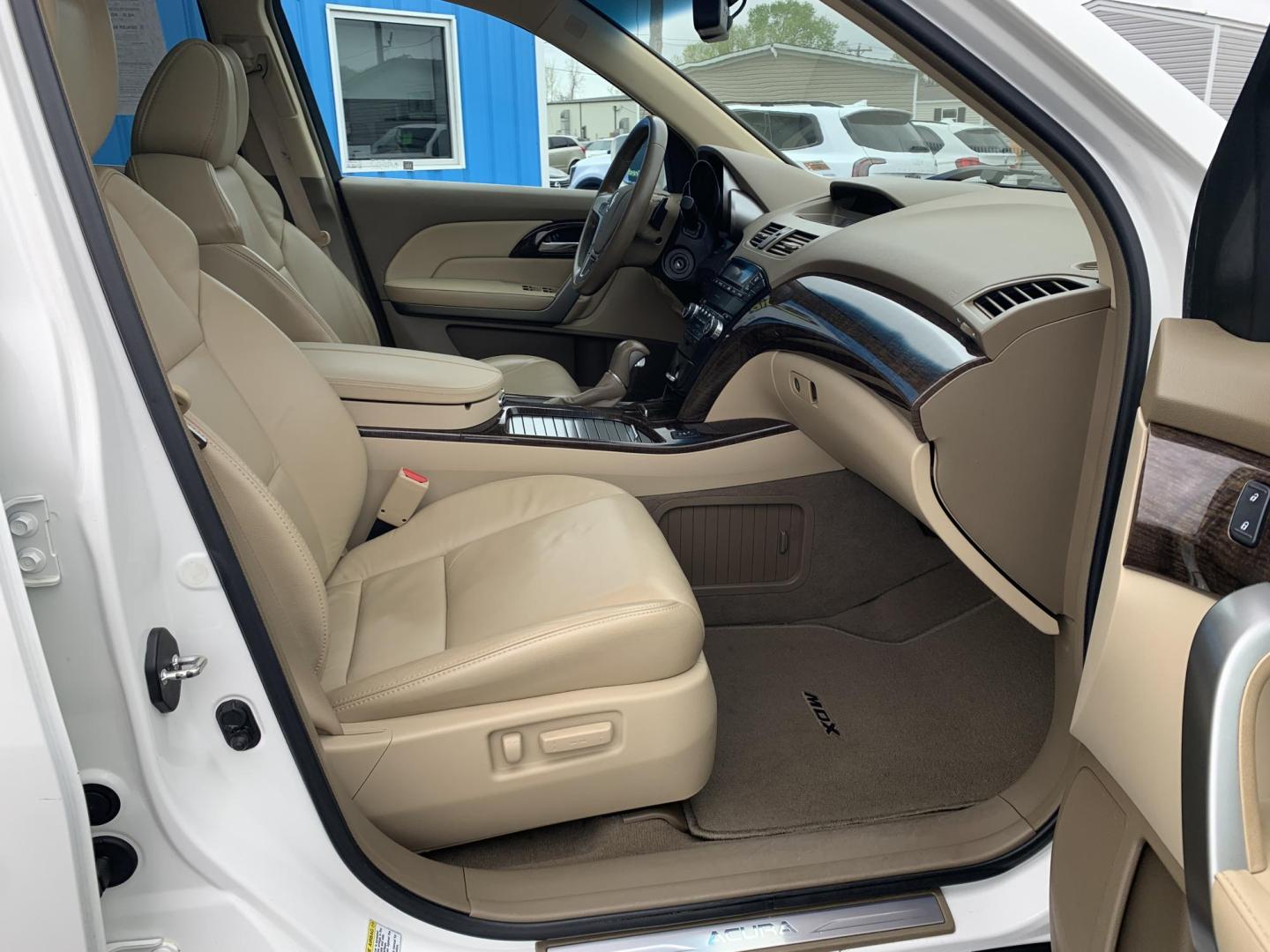2013 WHITE /TAN Acura MDX SH (2HNYD2H28DH) with an 3.5L V6 SOHC 24V engine, Automatic transmission, located at 506 S. Kingshighway, Cape Girardeau, MO, 63703, (573) 235-5000, 37.294991, -89.553635 - 2013 Acura MDX 87,xxx miles AWD Heated Seats Power Seats Cruise Control Sunroof Backup Camera 3rd. Row We have financing available and we accept trades! Fill out a credit application on our website or come by today! If you have any questions, give us a call at (573) 235-5000 or visit our - Photo#11