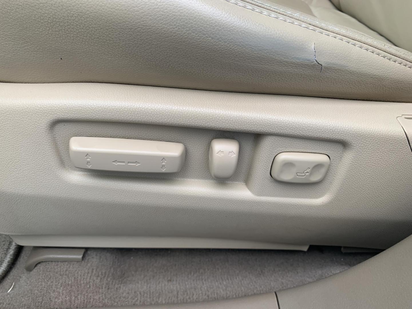 2013 WHITE /TAN Acura MDX SH (2HNYD2H28DH) with an 3.5L V6 SOHC 24V engine, Automatic transmission, located at 506 S. Kingshighway, Cape Girardeau, MO, 63703, (573) 235-5000, 37.294991, -89.553635 - 2013 Acura MDX 87,xxx miles AWD Heated Seats Power Seats Cruise Control Sunroof Backup Camera 3rd. Row We have financing available and we accept trades! Fill out a credit application on our website or come by today! If you have any questions, give us a call at (573) 235-5000 or visit our - Photo#24