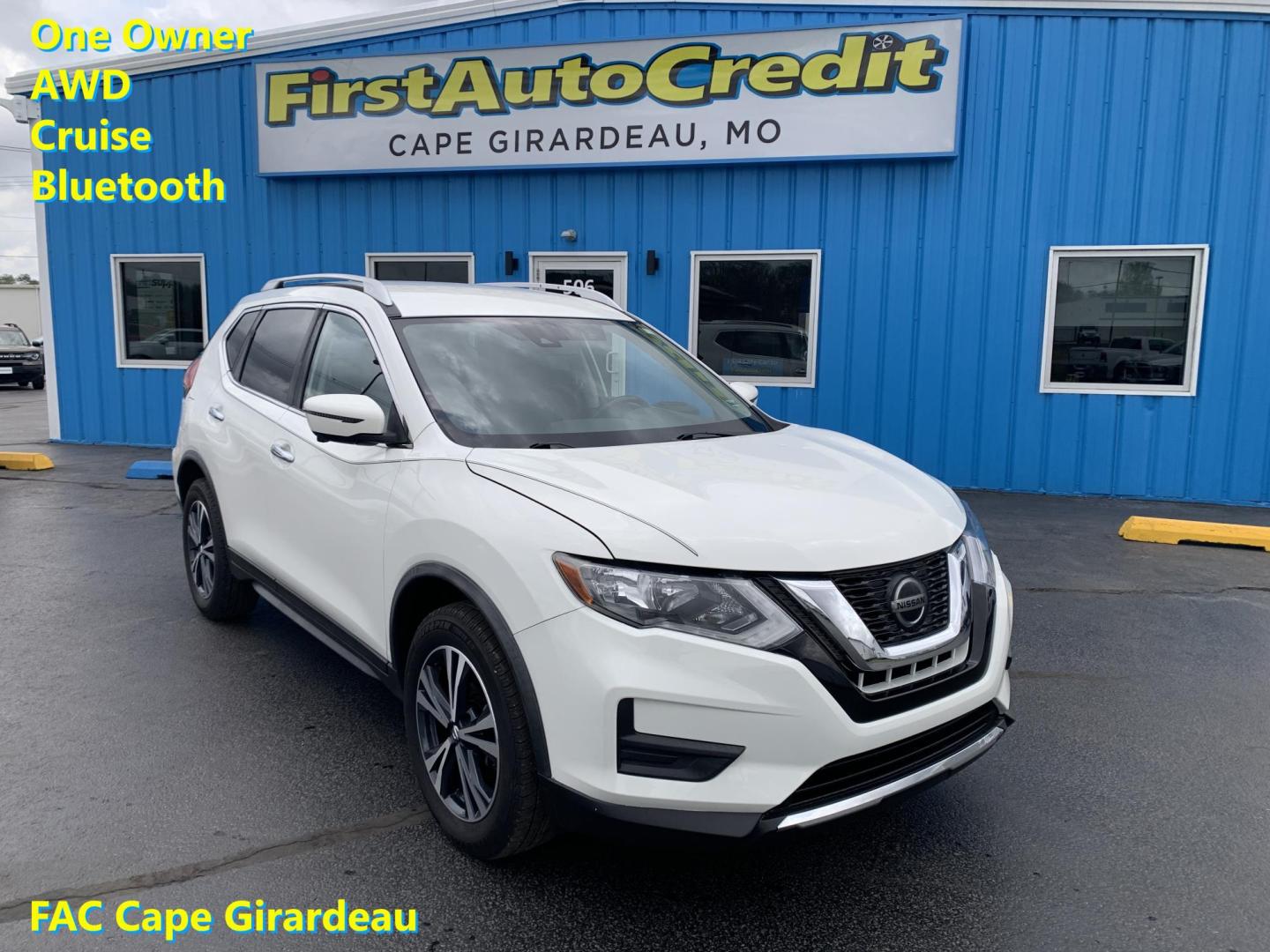 2020 WHITE /BLACK Nissan Rogue S AWD (JN8AT2MV5LW) with an 2.5L L4 DOHC 16V engine, Automatic transmission, located at 506 S. Kingshighway, Cape Girardeau, MO, 63703, (573) 235-5000, 37.294991, -89.553635 - 2020 Nissan Rogue S AWD One Owner 88,xxx miles AWD Cruise Power windows/locks/mirrors Heated Seats Heated Steering Wheel Bluetooth Backup Cam We have financing available and we accept trades! Fill out a credit application on our website or come by today! If you have any questions, give - Photo#0