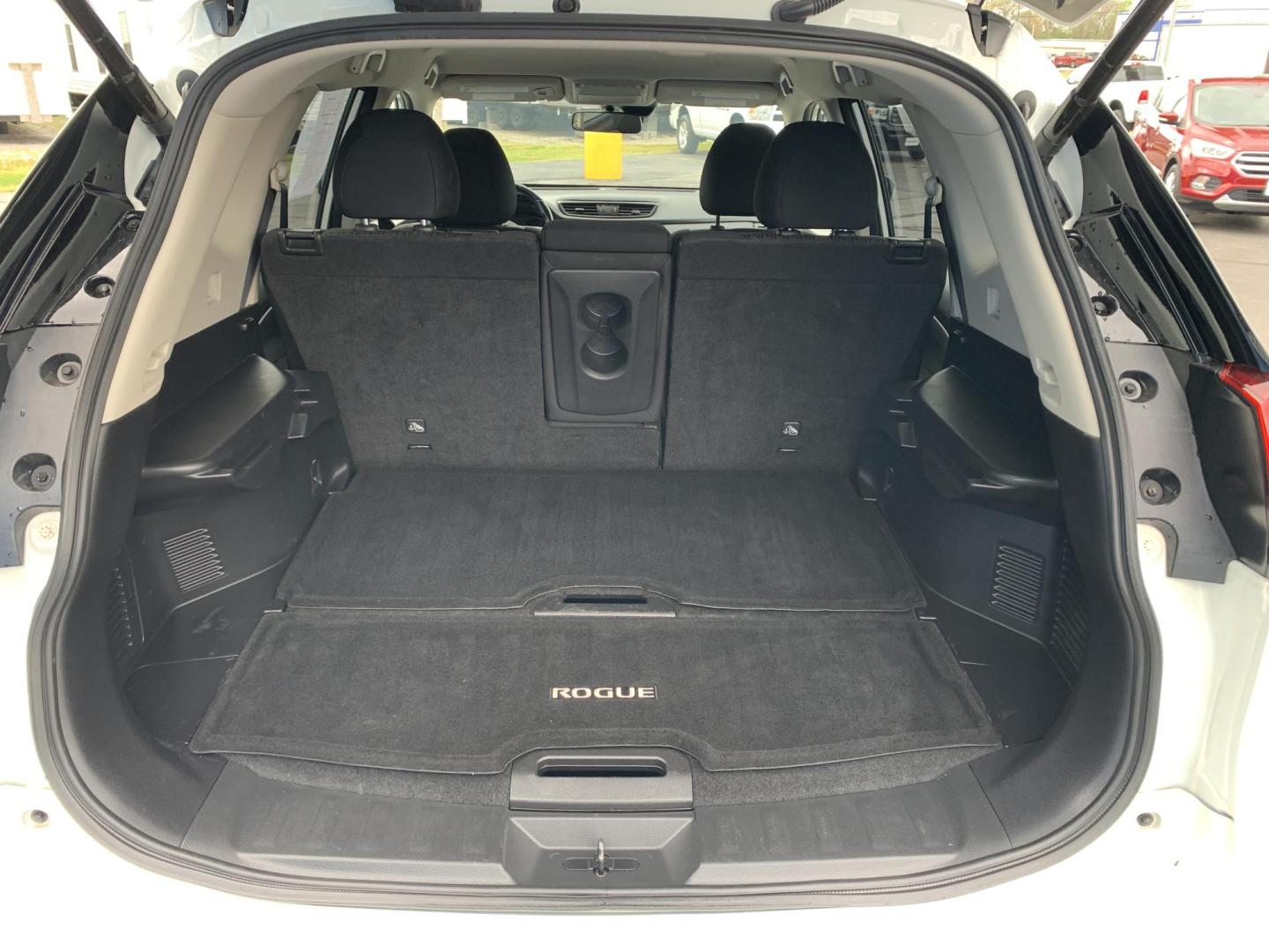 2020 WHITE /BLACK Nissan Rogue S AWD (JN8AT2MV5LW) with an 2.5L L4 DOHC 16V engine, Automatic transmission, located at 506 S. Kingshighway, Cape Girardeau, MO, 63703, (573) 235-5000, 37.294991, -89.553635 - 2020 Nissan Rogue S AWD One Owner 88,xxx miles AWD Cruise Power windows/locks/mirrors Heated Seats Heated Steering Wheel Bluetooth Backup Cam We have financing available and we accept trades! Fill out a credit application on our website or come by today! If you have any questions, give - Photo#7