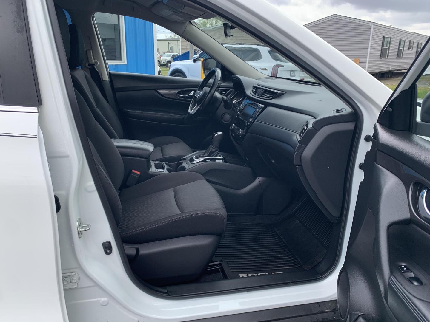 2020 WHITE /BLACK Nissan Rogue S AWD (JN8AT2MV5LW) with an 2.5L L4 DOHC 16V engine, Automatic transmission, located at 506 S. Kingshighway, Cape Girardeau, MO, 63703, (573) 235-5000, 37.294991, -89.553635 - 2020 Nissan Rogue S AWD One Owner 88,xxx miles AWD Cruise Power windows/locks/mirrors Heated Seats Heated Steering Wheel Bluetooth Backup Cam We have financing available and we accept trades! Fill out a credit application on our website or come by today! If you have any questions, give - Photo#12