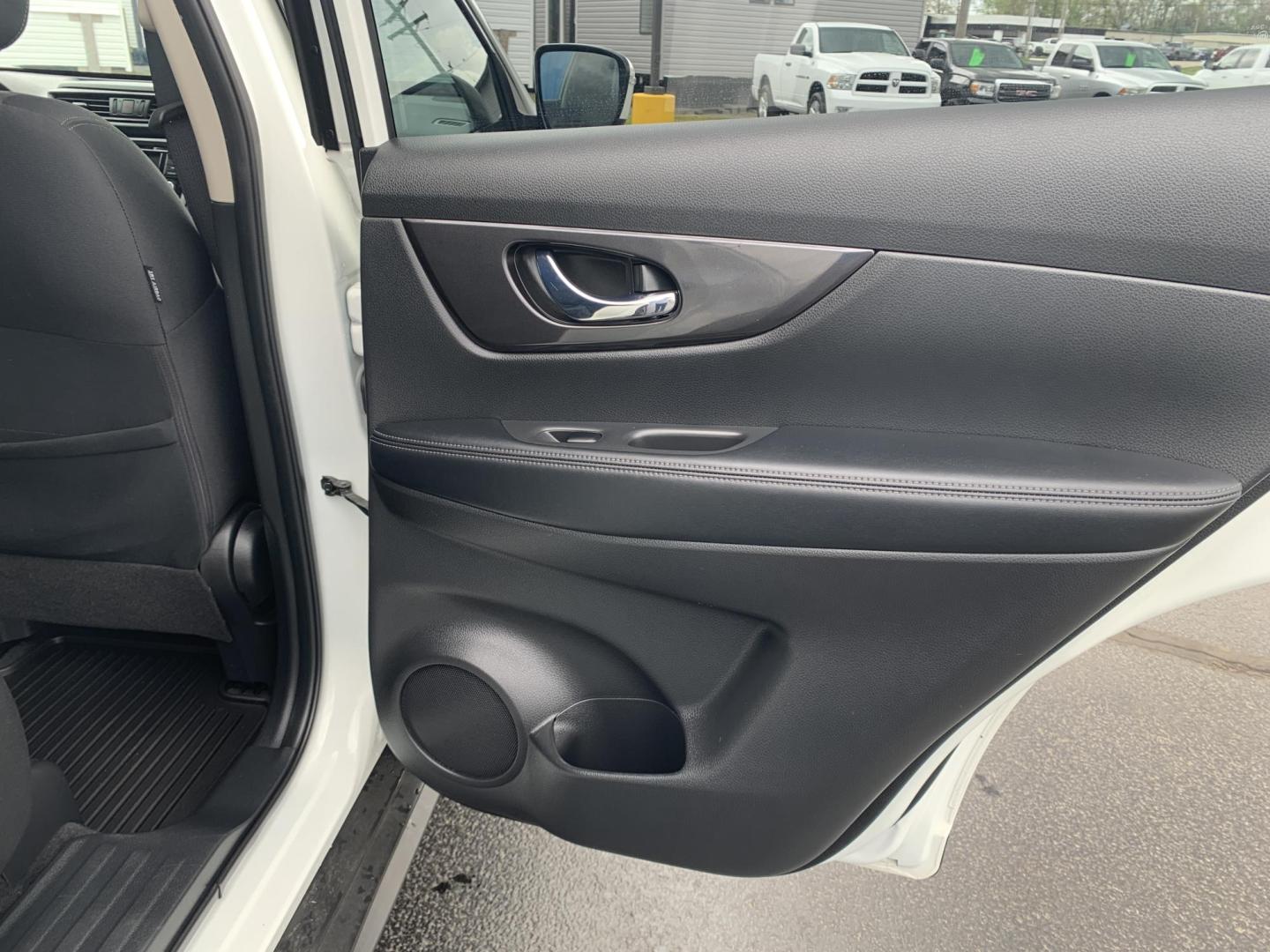 2020 WHITE /BLACK Nissan Rogue S AWD (JN8AT2MV5LW) with an 2.5L L4 DOHC 16V engine, Automatic transmission, located at 506 S. Kingshighway, Cape Girardeau, MO, 63703, (573) 235-5000, 37.294991, -89.553635 - 2020 Nissan Rogue S AWD One Owner 88,xxx miles AWD Cruise Power windows/locks/mirrors Heated Seats Heated Steering Wheel Bluetooth Backup Cam We have financing available and we accept trades! Fill out a credit application on our website or come by today! If you have any questions, give - Photo#13