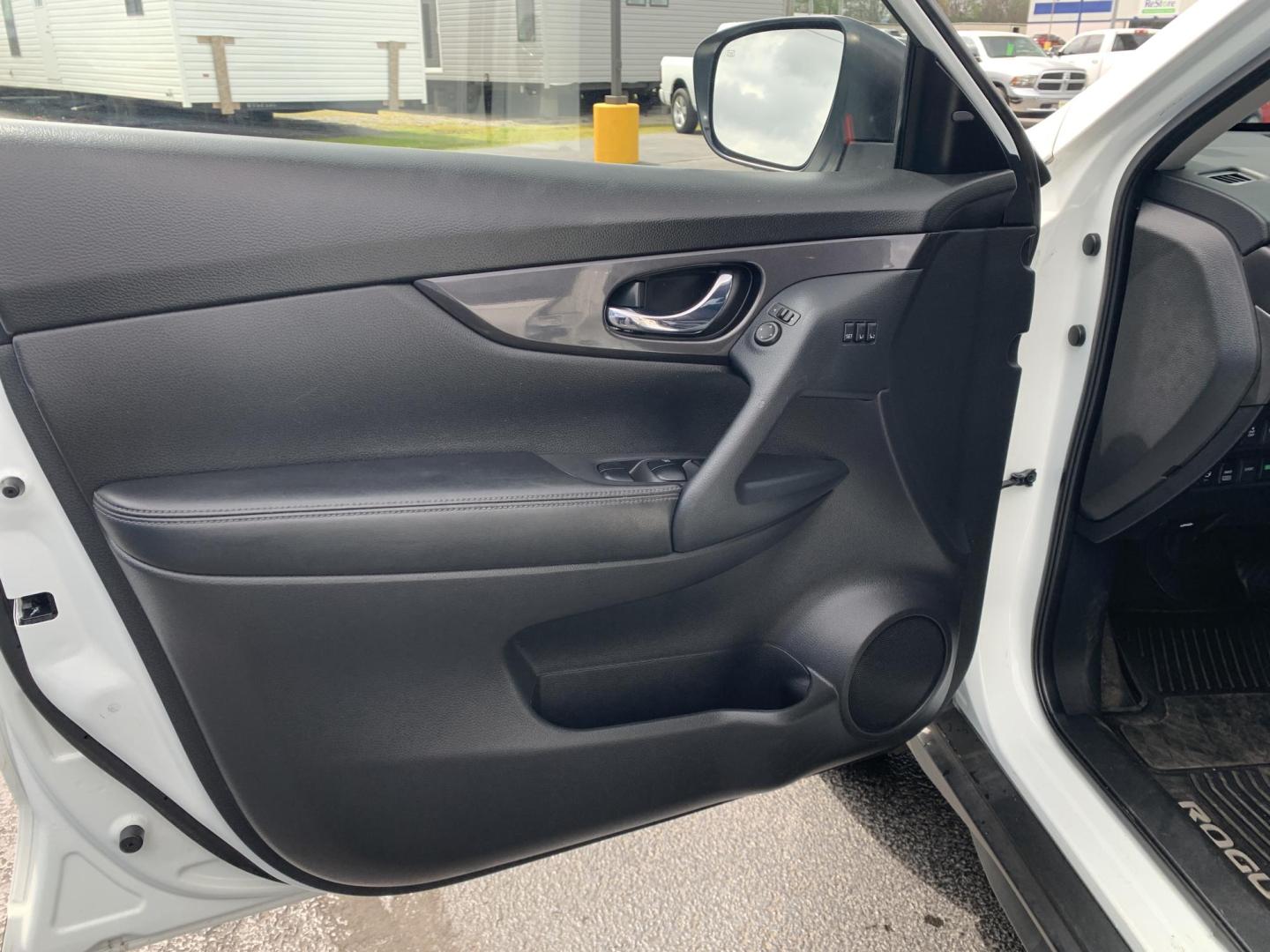 2020 WHITE /BLACK Nissan Rogue S AWD (JN8AT2MV5LW) with an 2.5L L4 DOHC 16V engine, Automatic transmission, located at 506 S. Kingshighway, Cape Girardeau, MO, 63703, (573) 235-5000, 37.294991, -89.553635 - 2020 Nissan Rogue S AWD One Owner 88,xxx miles AWD Cruise Power windows/locks/mirrors Heated Seats Heated Steering Wheel Bluetooth Backup Cam We have financing available and we accept trades! Fill out a credit application on our website or come by today! If you have any questions, give - Photo#18
