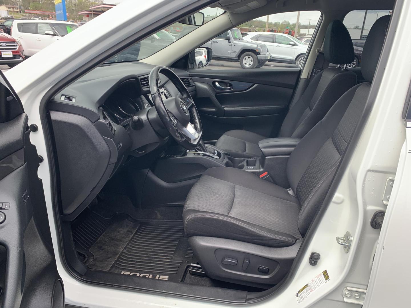 2020 WHITE /BLACK Nissan Rogue S AWD (JN8AT2MV5LW) with an 2.5L L4 DOHC 16V engine, Automatic transmission, located at 506 S. Kingshighway, Cape Girardeau, MO, 63703, (573) 235-5000, 37.294991, -89.553635 - 2020 Nissan Rogue S AWD One Owner 88,xxx miles AWD Cruise Power windows/locks/mirrors Heated Seats Heated Steering Wheel Bluetooth Backup Cam We have financing available and we accept trades! Fill out a credit application on our website or come by today! If you have any questions, give - Photo#19