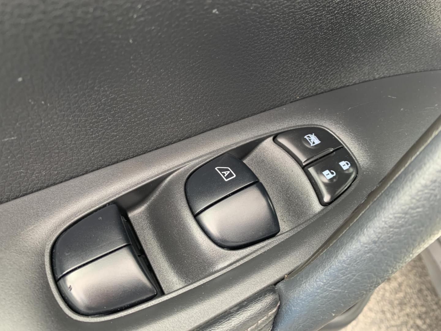 2020 WHITE /BLACK Nissan Rogue S AWD (JN8AT2MV5LW) with an 2.5L L4 DOHC 16V engine, Automatic transmission, located at 506 S. Kingshighway, Cape Girardeau, MO, 63703, (573) 235-5000, 37.294991, -89.553635 - 2020 Nissan Rogue S AWD One Owner 88,xxx miles AWD Cruise Power windows/locks/mirrors Heated Seats Heated Steering Wheel Bluetooth Backup Cam We have financing available and we accept trades! Fill out a credit application on our website or come by today! If you have any questions, give - Photo#20