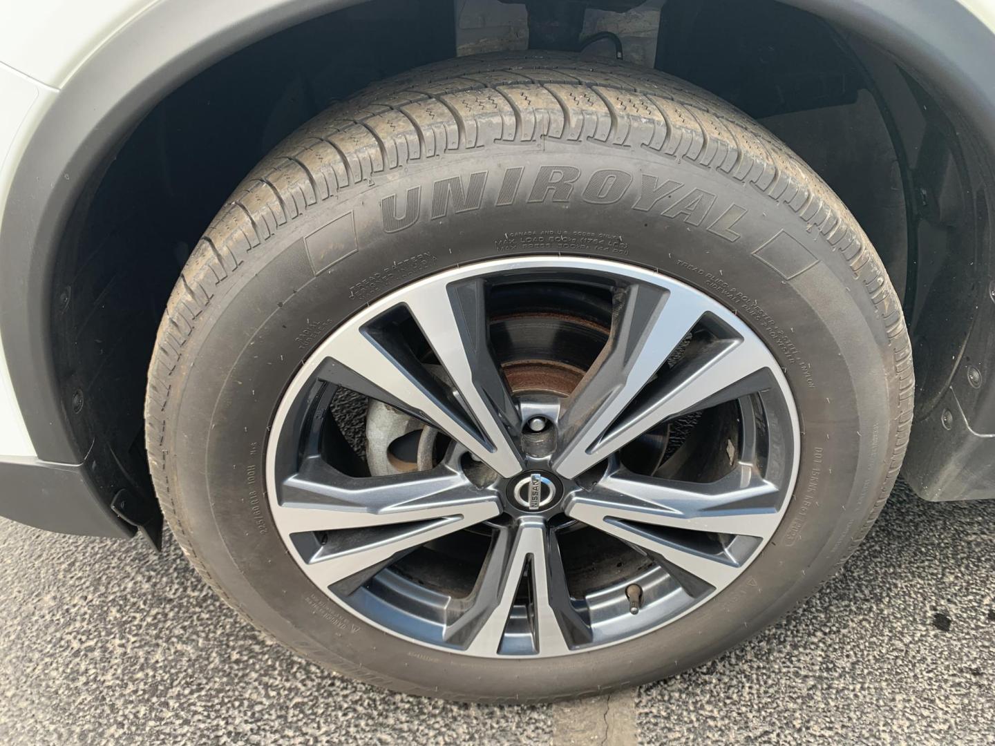 2020 WHITE /BLACK Nissan Rogue S AWD (JN8AT2MV5LW) with an 2.5L L4 DOHC 16V engine, Automatic transmission, located at 506 S. Kingshighway, Cape Girardeau, MO, 63703, (573) 235-5000, 37.294991, -89.553635 - 2020 Nissan Rogue S AWD One Owner 88,xxx miles AWD Cruise Power windows/locks/mirrors Heated Seats Heated Steering Wheel Bluetooth Backup Cam We have financing available and we accept trades! Fill out a credit application on our website or come by today! If you have any questions, give - Photo#34