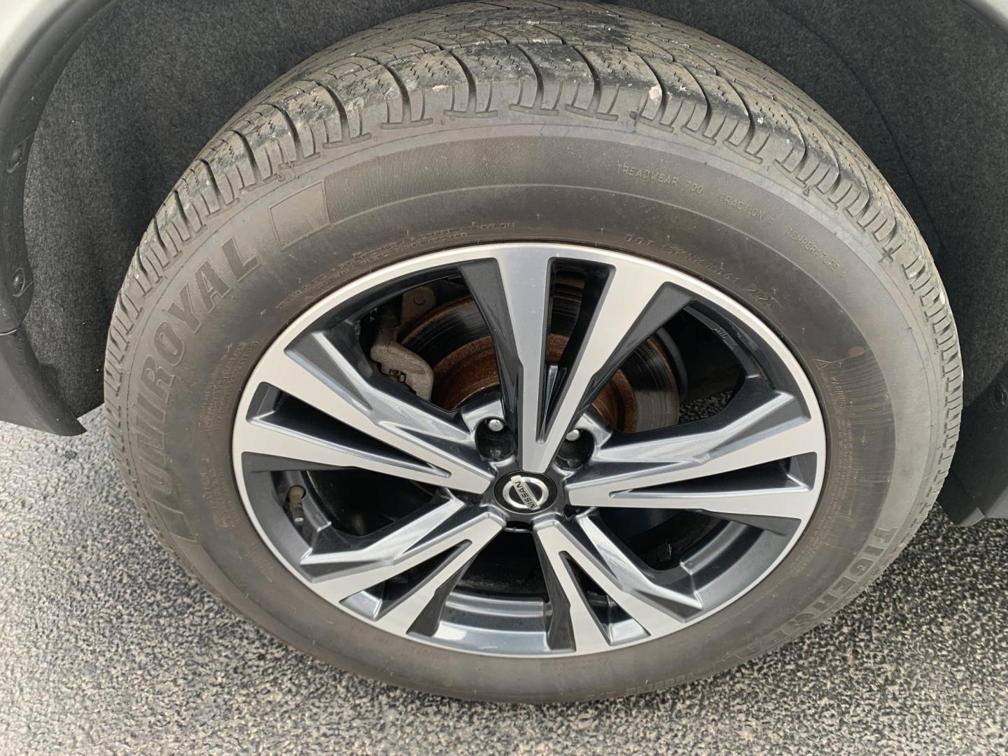 2020 WHITE /BLACK Nissan Rogue S AWD (JN8AT2MV5LW) with an 2.5L L4 DOHC 16V engine, Automatic transmission, located at 506 S. Kingshighway, Cape Girardeau, MO, 63703, (573) 235-5000, 37.294991, -89.553635 - 2020 Nissan Rogue S AWD One Owner 88,xxx miles AWD Cruise Power windows/locks/mirrors Heated Seats Heated Steering Wheel Bluetooth Backup Cam We have financing available and we accept trades! Fill out a credit application on our website or come by today! If you have any questions, give - Photo#36