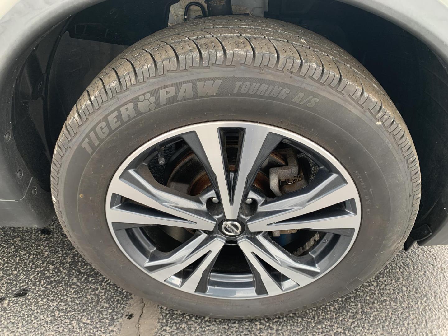 2020 WHITE /BLACK Nissan Rogue S AWD (JN8AT2MV5LW) with an 2.5L L4 DOHC 16V engine, Automatic transmission, located at 506 S. Kingshighway, Cape Girardeau, MO, 63703, (573) 235-5000, 37.294991, -89.553635 - 2020 Nissan Rogue S AWD One Owner 88,xxx miles AWD Cruise Power windows/locks/mirrors Heated Seats Heated Steering Wheel Bluetooth Backup Cam We have financing available and we accept trades! Fill out a credit application on our website or come by today! If you have any questions, give - Photo#35