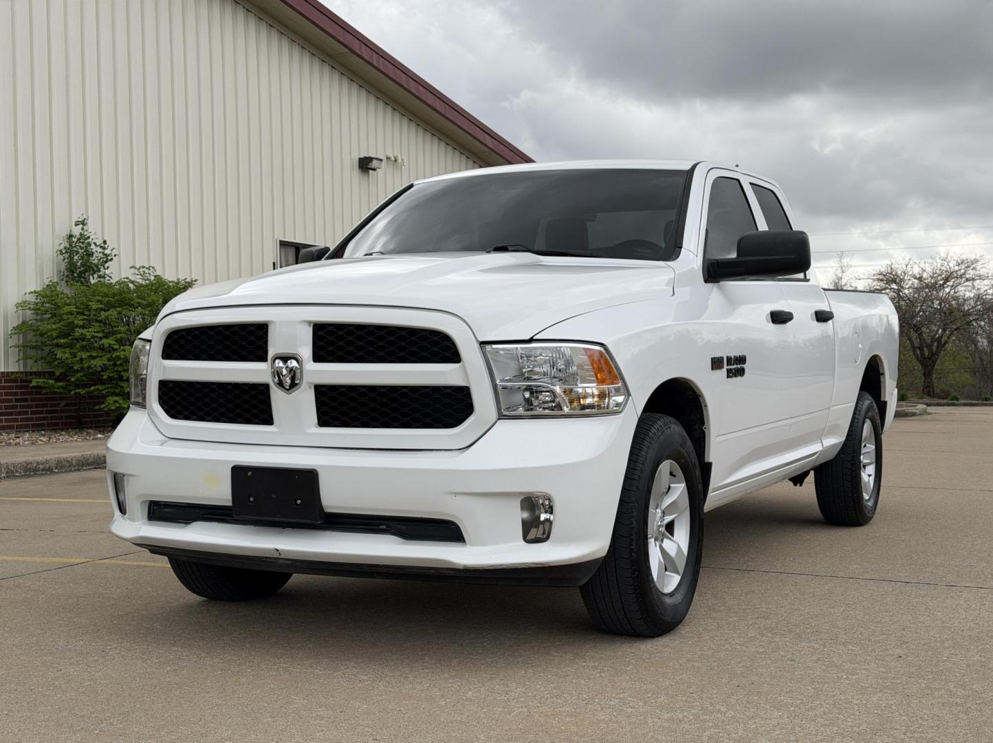 2019 WHITE /Gray RAM 1500 Express Quad Cab 4WD (1C6RR7FT7KS) with an 5.7L V8 HEMI engine, Automatic transmission, located at 2990 Old Orchard Rd., Jackson, MO, 63755, 37.354214, -89.612106 - 2019 Ram 1500 Classic Express 47xxx miles 4x4 5.7L V8 HEMI Automatic Backup Camera Bluetooth Cruise Power Windows/Locks/Mirrors We have financing available and we accept trades! Fill out a credit application on our website or come by today! If you have any questions, give us a call at (573 - Photo#4