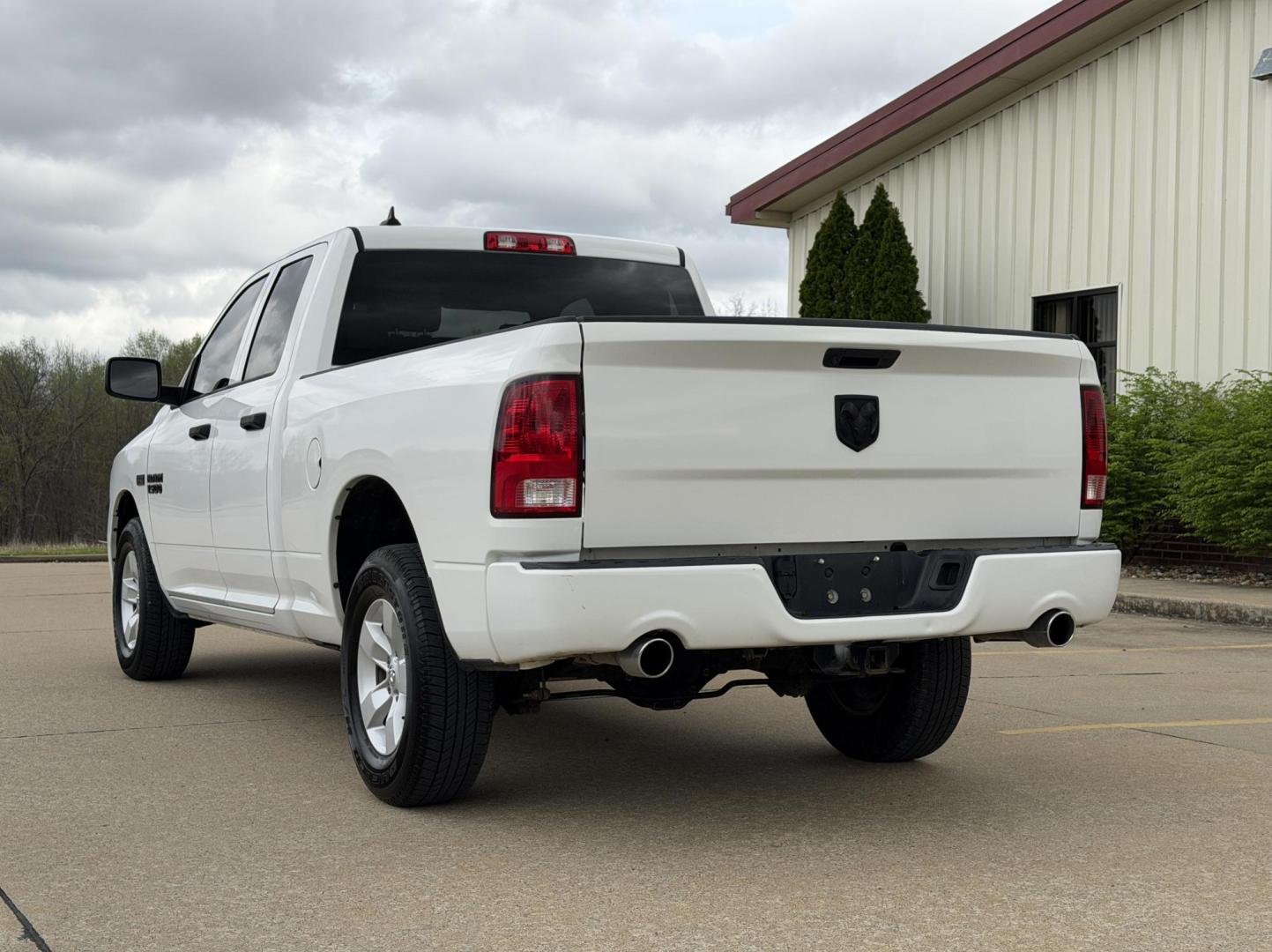 2019 WHITE /Gray RAM 1500 Express Quad Cab 4WD (1C6RR7FT7KS) with an 5.7L V8 HEMI engine, Automatic transmission, located at 2990 Old Orchard Rd., Jackson, MO, 63755, 37.354214, -89.612106 - 2019 Ram 1500 Classic Express 47xxx miles 4x4 5.7L V8 HEMI Automatic Backup Camera Bluetooth Cruise Power Windows/Locks/Mirrors We have financing available and we accept trades! Fill out a credit application on our website or come by today! If you have any questions, give us a call at (573 - Photo#8