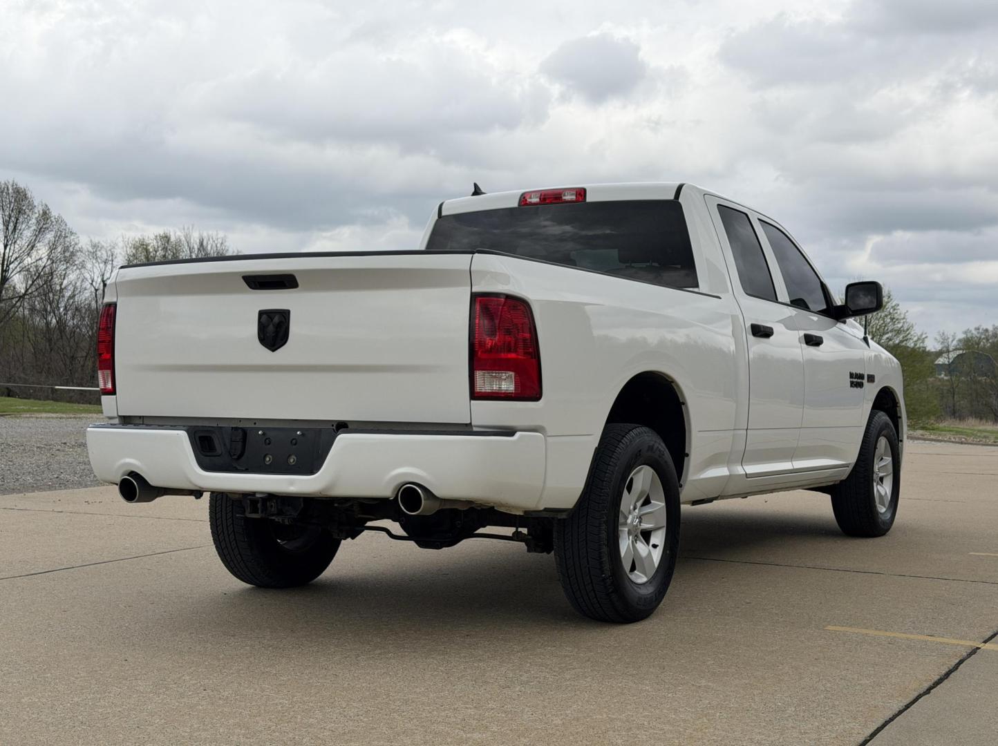 2019 WHITE /Gray RAM 1500 Express Quad Cab 4WD (1C6RR7FT7KS) with an 5.7L V8 HEMI engine, Automatic transmission, located at 2990 Old Orchard Rd., Jackson, MO, 63755, 37.354214, -89.612106 - 2019 Ram 1500 Classic Express 47xxx miles 4x4 5.7L V8 HEMI Automatic Backup Camera Bluetooth Cruise Power Windows/Locks/Mirrors We have financing available and we accept trades! Fill out a credit application on our website or come by today! If you have any questions, give us a call at (573 - Photo#7