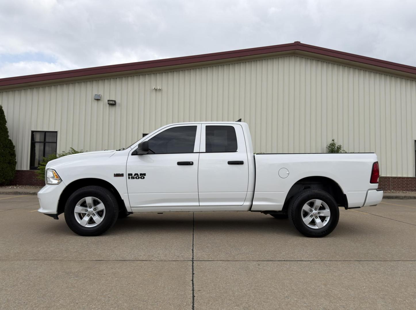 2019 WHITE /Gray RAM 1500 Express Quad Cab 4WD (1C6RR7FT7KS) with an 5.7L V8 HEMI engine, Automatic transmission, located at 2990 Old Orchard Rd., Jackson, MO, 63755, 37.354214, -89.612106 - 2019 Ram 1500 Classic Express 47xxx miles 4x4 5.7L V8 HEMI Automatic Backup Camera Bluetooth Cruise Power Windows/Locks/Mirrors We have financing available and we accept trades! Fill out a credit application on our website or come by today! If you have any questions, give us a call at (573 - Photo#5
