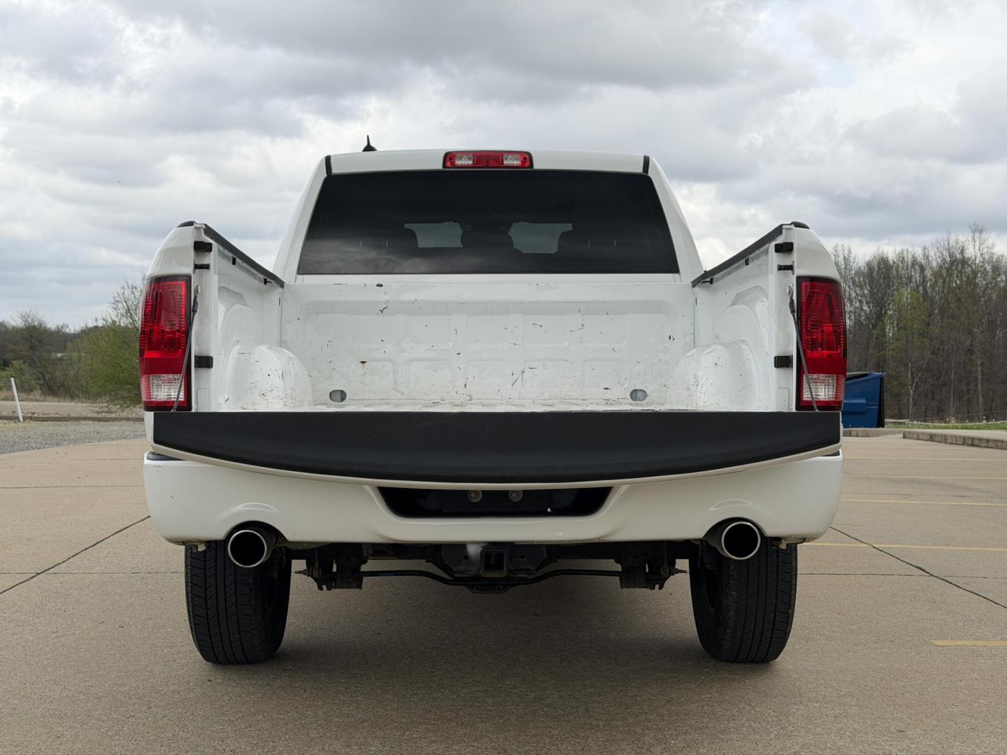 2019 WHITE /Gray RAM 1500 Express Quad Cab 4WD (1C6RR7FT7KS) with an 5.7L V8 HEMI engine, Automatic transmission, located at 2990 Old Orchard Rd., Jackson, MO, 63755, 37.354214, -89.612106 - 2019 Ram 1500 Classic Express 47xxx miles 4x4 5.7L V8 HEMI Automatic Backup Camera Bluetooth Cruise Power Windows/Locks/Mirrors We have financing available and we accept trades! Fill out a credit application on our website or come by today! If you have any questions, give us a call at (573 - Photo#17