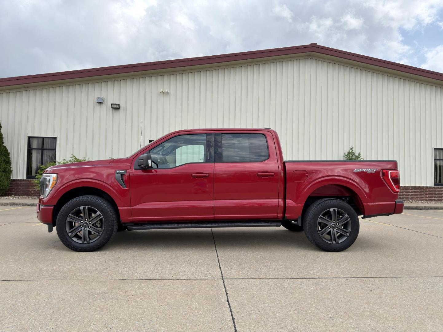 2021 RED /Black Ford F-150 XLT SuperCrew 5.5-ft. Bed 4WD (1FTFW1E83MK) with an 3.5L V6 engine, Automatic transmission, located at 2990 Old Orchard Rd., Jackson, MO, 63755, 37.354214, -89.612106 - 2021 Ford F-150 XLT 1-Owner 148xxx miles 4x4 3.5L V6 Automatic Navigation Backup Camera Power/Heated Seats Bluetooth Remote Start Cruise Power Windows/Locks/Mirrors We have financing available and we accept trades! Fill out a credit application on our website or come by today! If you h - Photo#10